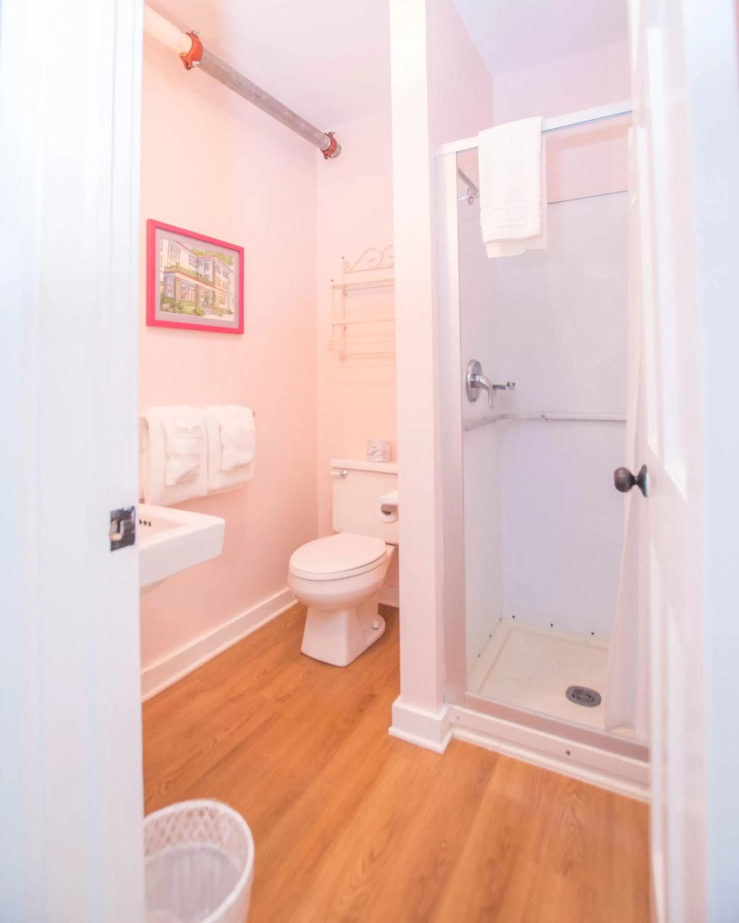 Shower in Terrace Inn and 1911 Restaurant