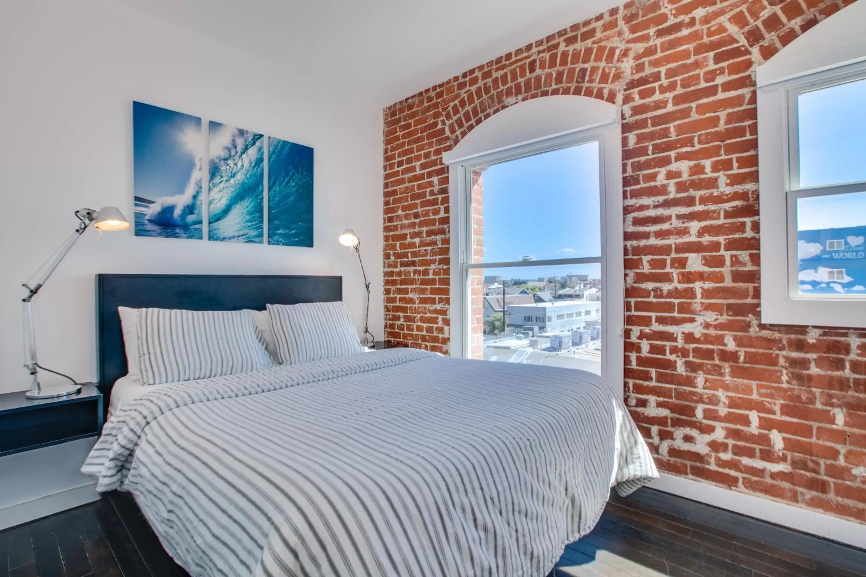 Bed in Venice Breeze Suites
