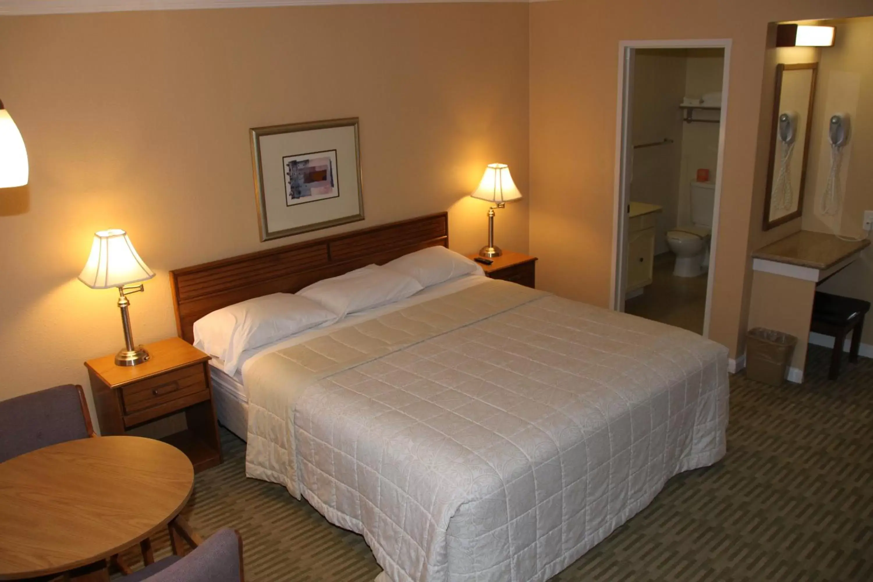 Photo of the whole room, Bed in Villa Inn