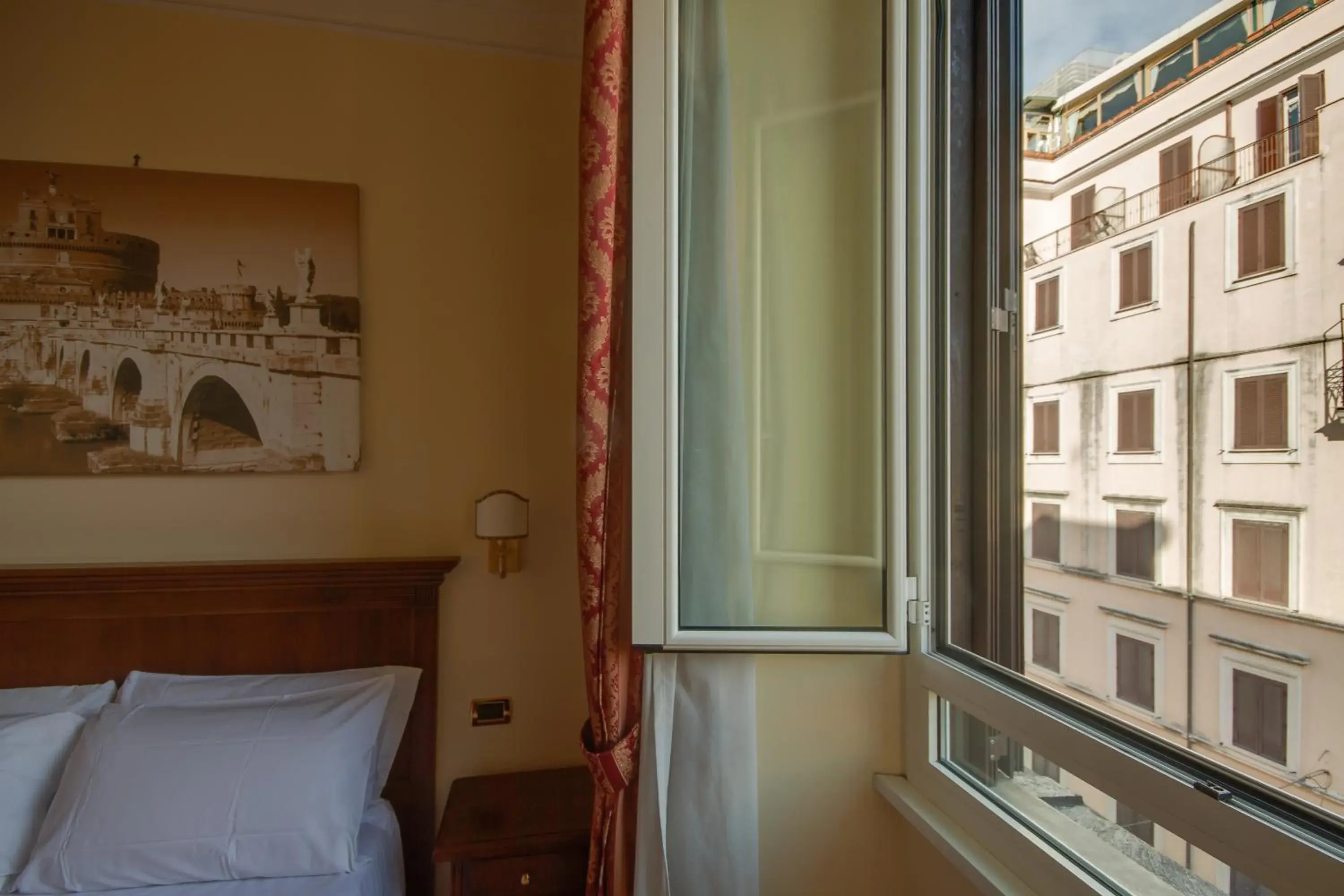 Bed in Hotel Romantica
