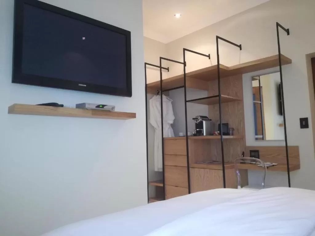 TV and multimedia, Bed in Sugar Hotel