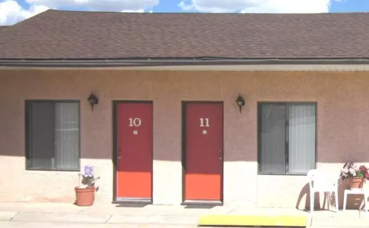 Facade/entrance in Color Country Motel Facade/entrance in Color Country Motel