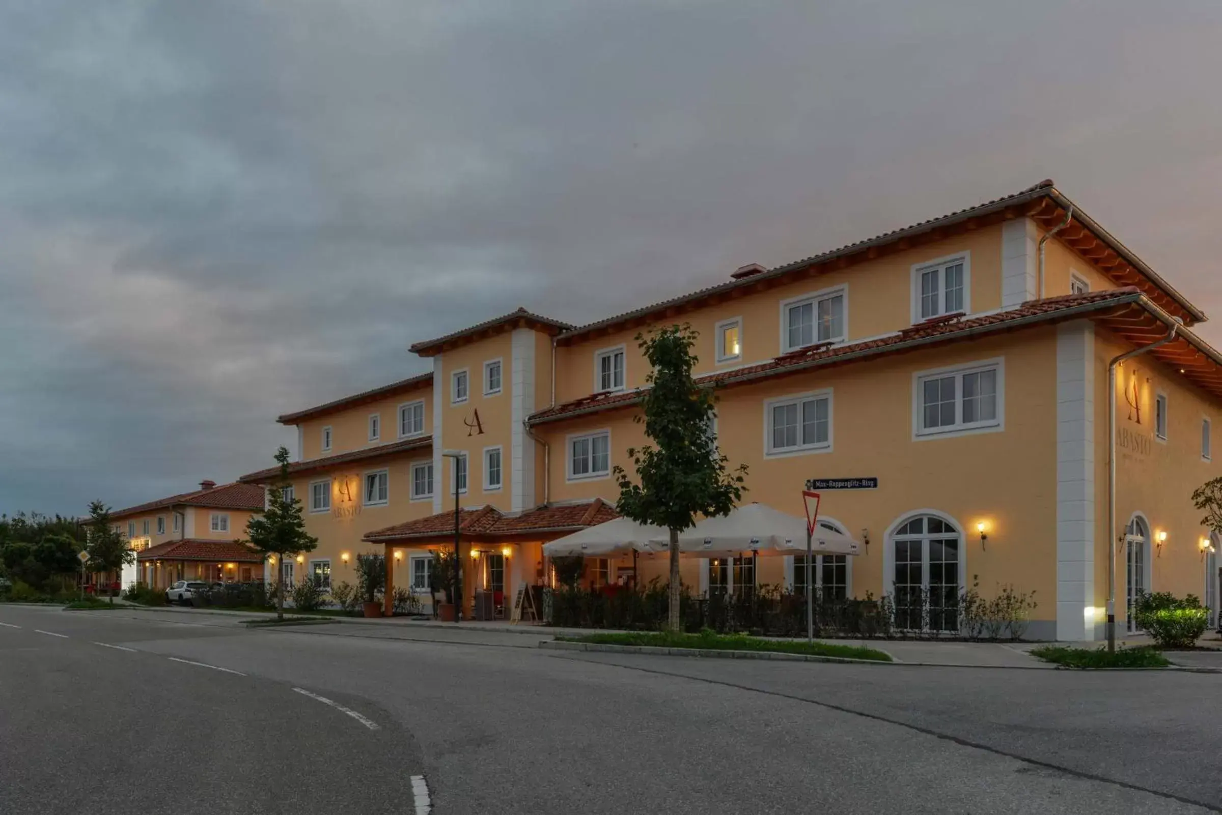 Facade/entrance, Property Building in Abasto Hotel & Spa Maisach