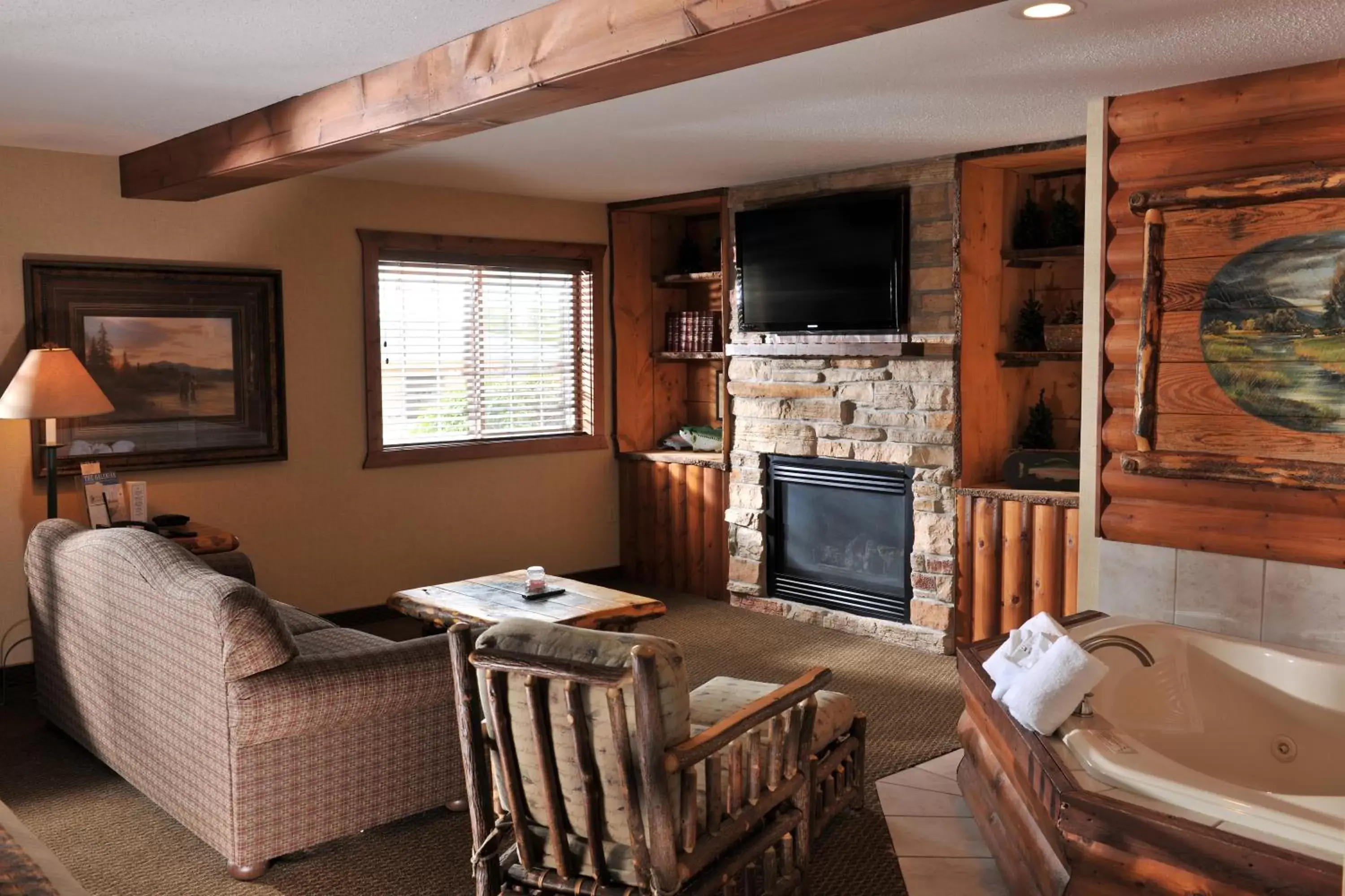 Living room, Dining Area in Stoney Creek lnn Galena