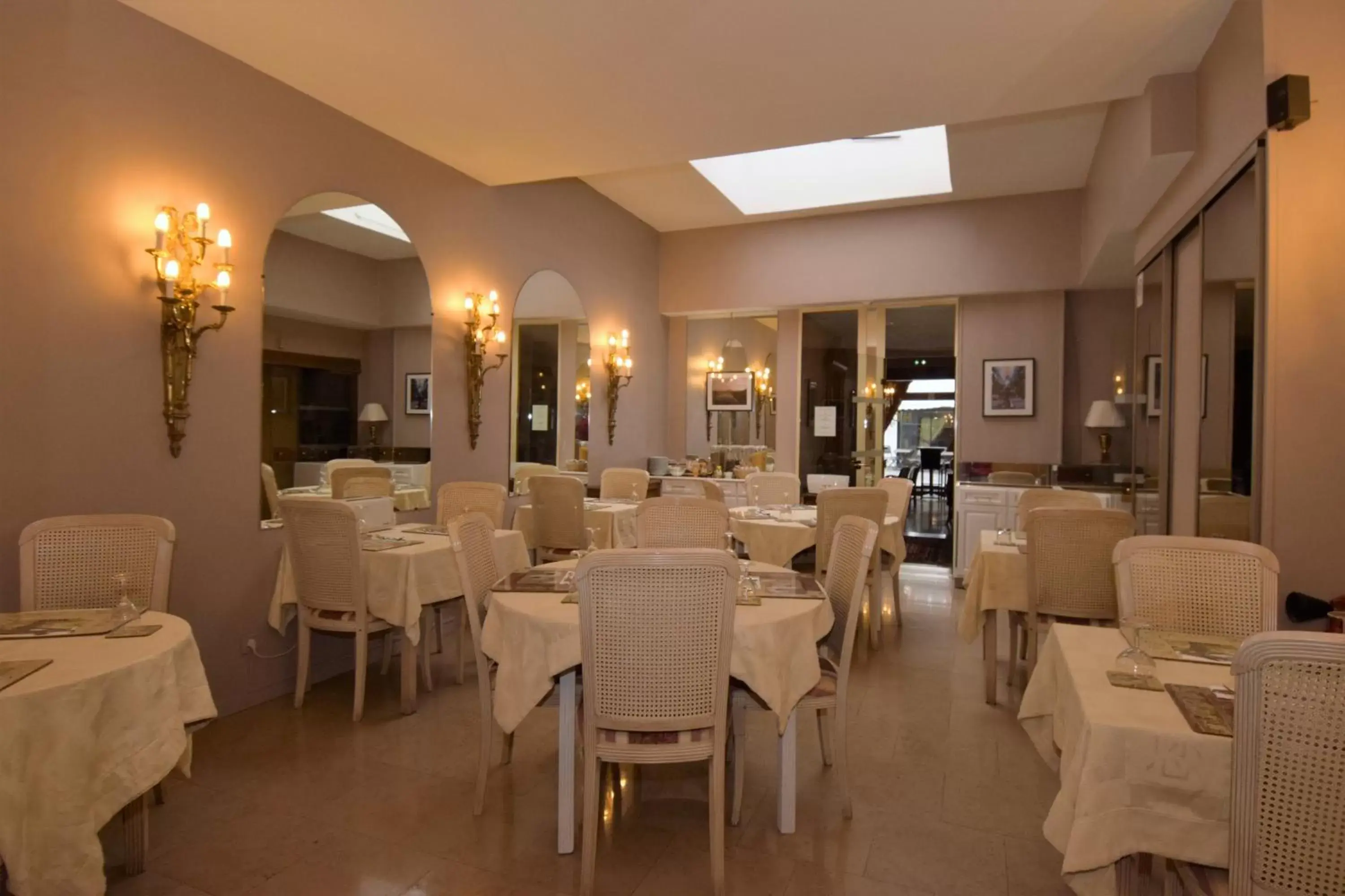 Banquet/Function facilities, Restaurant/Places to Eat in Hotel Dandy Rouen centre
