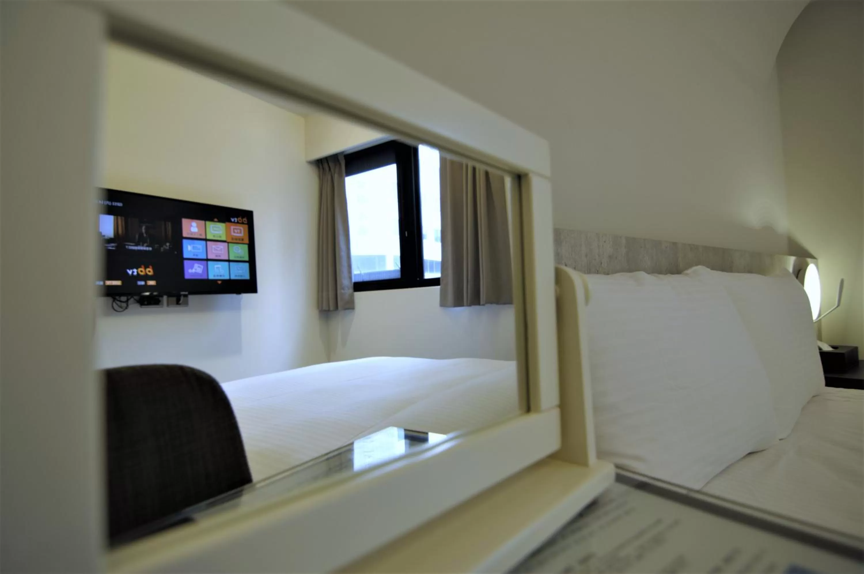 Photo of the whole room, Bed in 泊居旅店二館 Oursinn Hotel 2