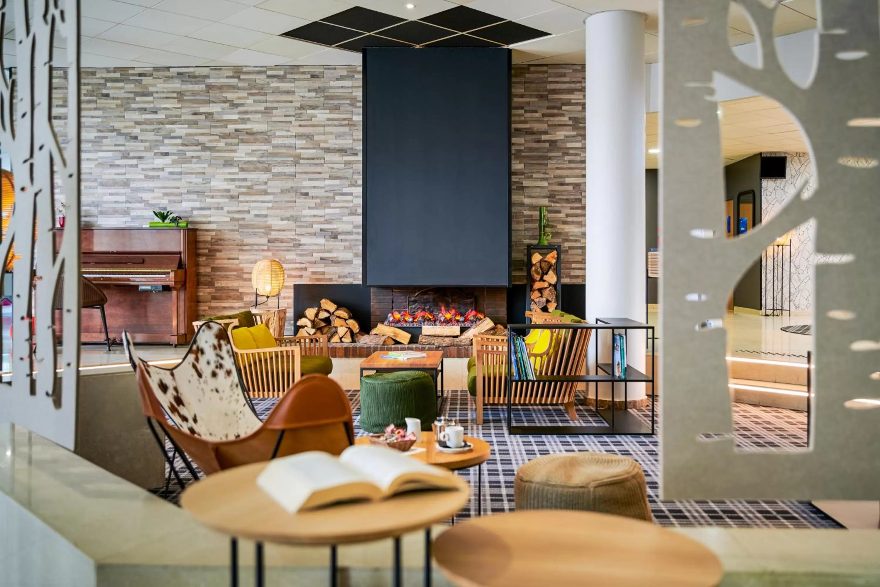 Lounge or bar in Novotel Senart Golf De Greenparc