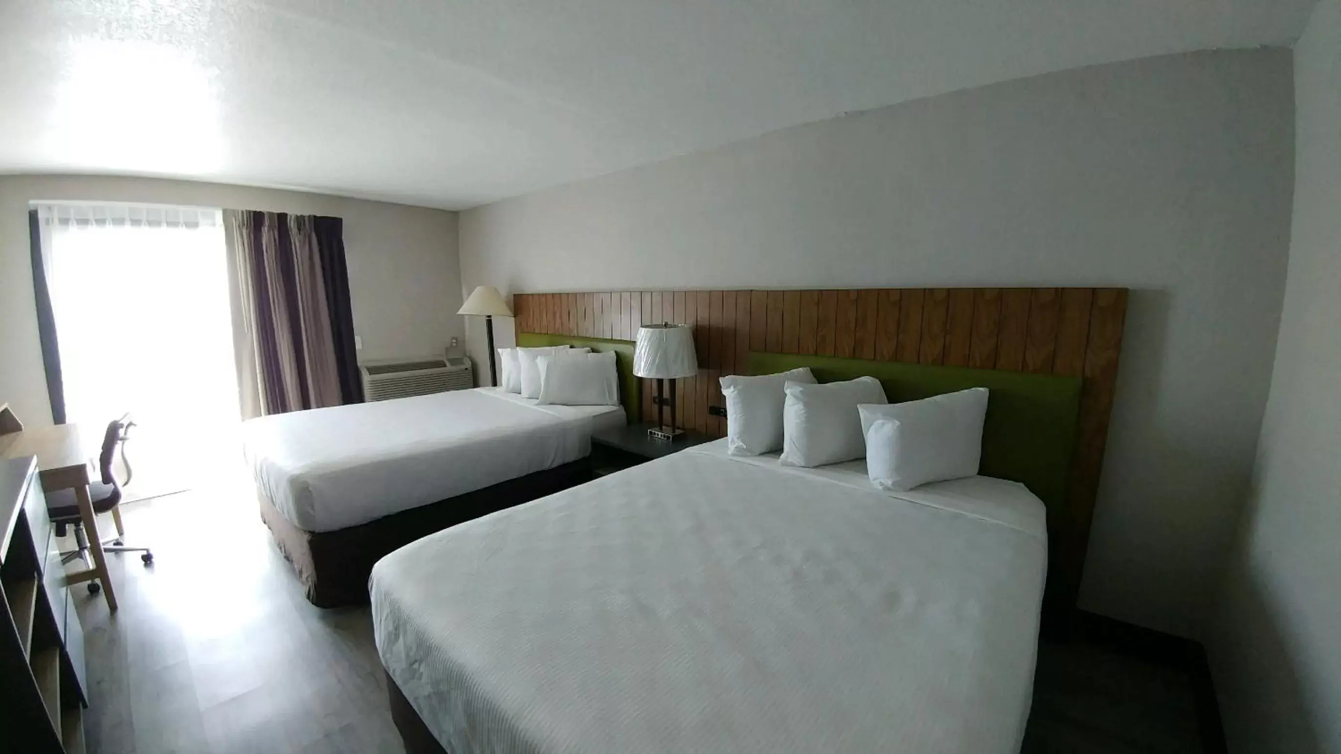 Bedroom, Bed in Garden City Inn Bedroom, Bed in Garden City Inn