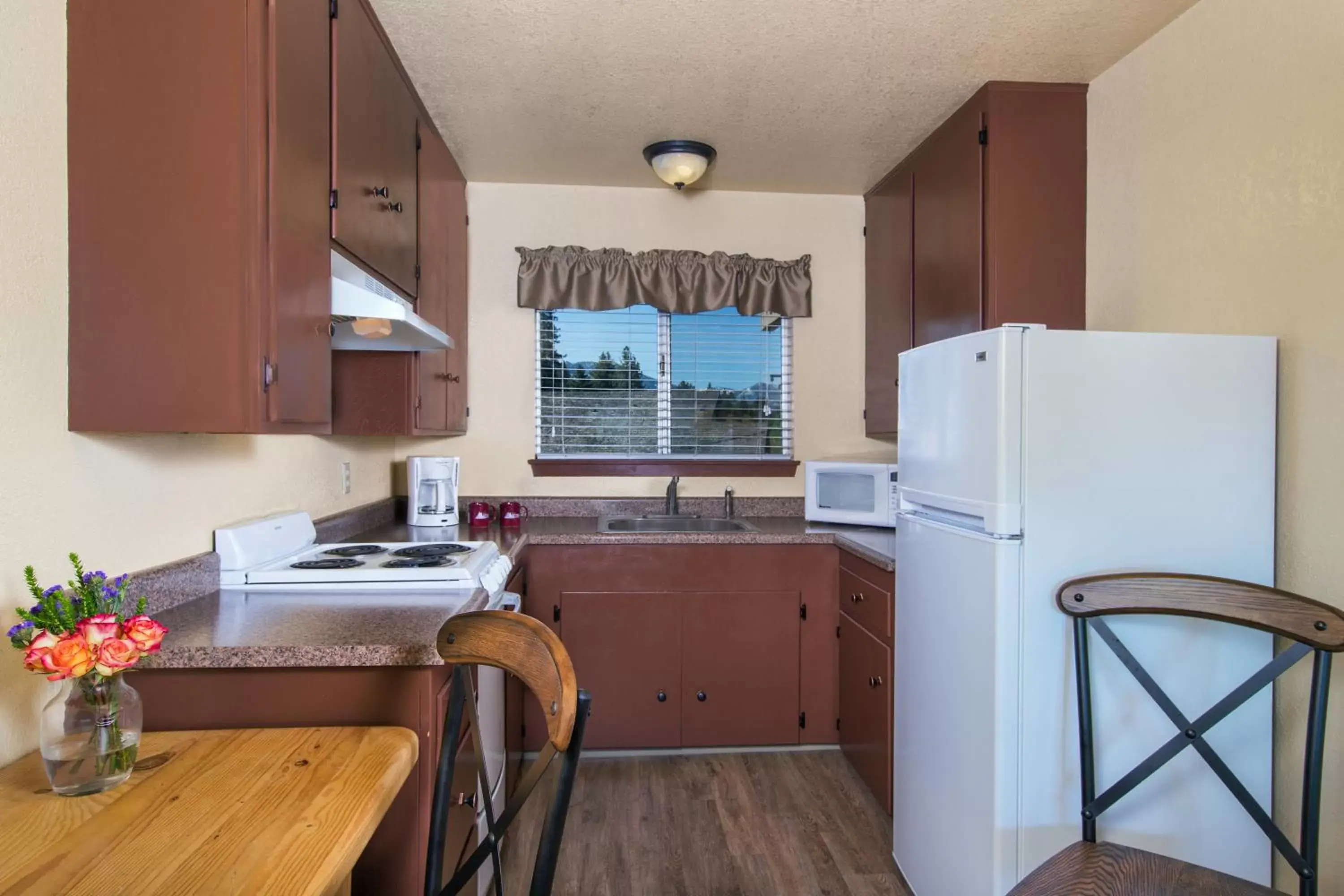 Kitchen or kitchenette, Kitchen/Kitchenette in Tahoe Lakeshore Lodge & Spa