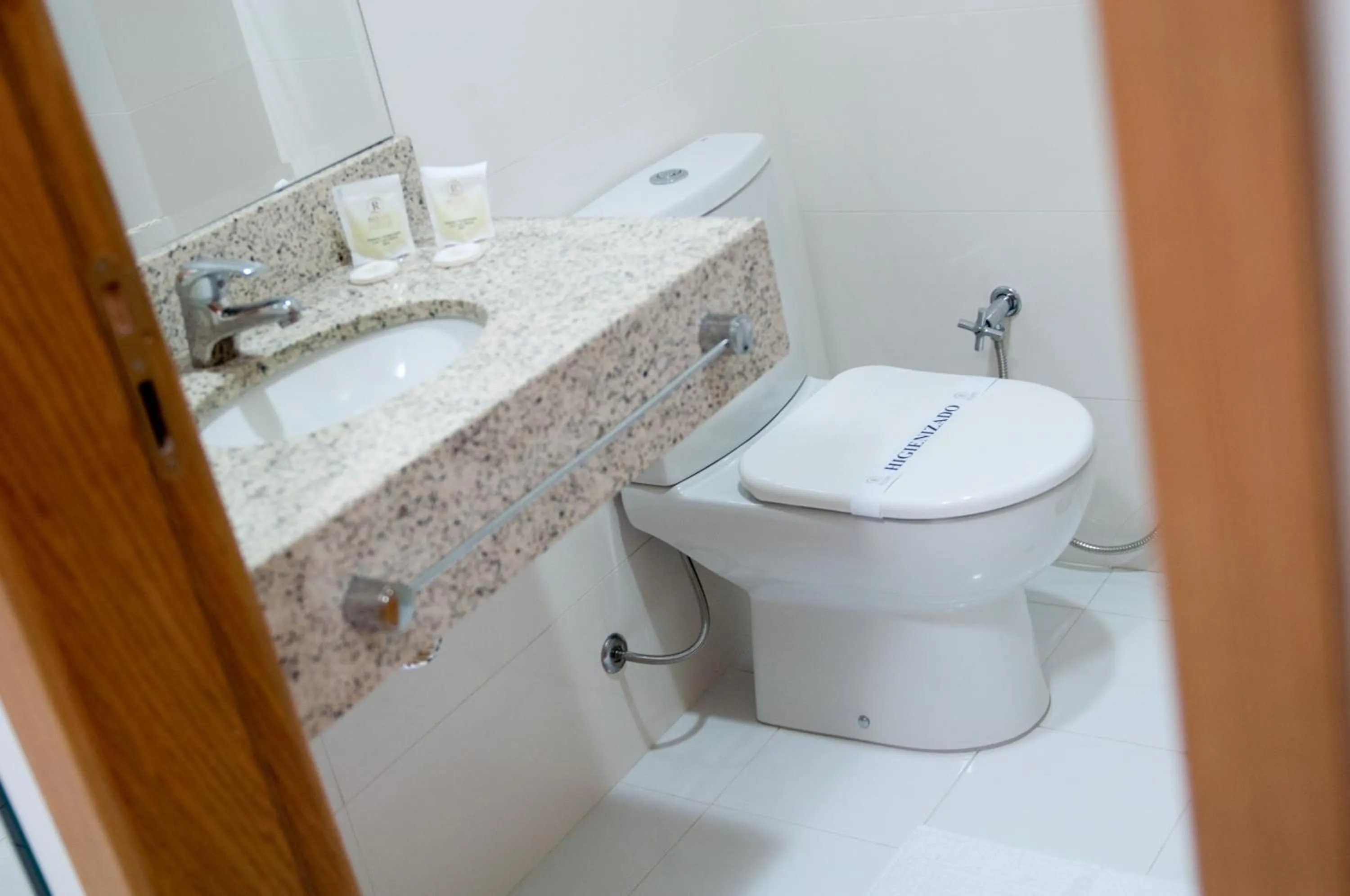 Deluxe Double Room with Double Bed in Hotel Roari