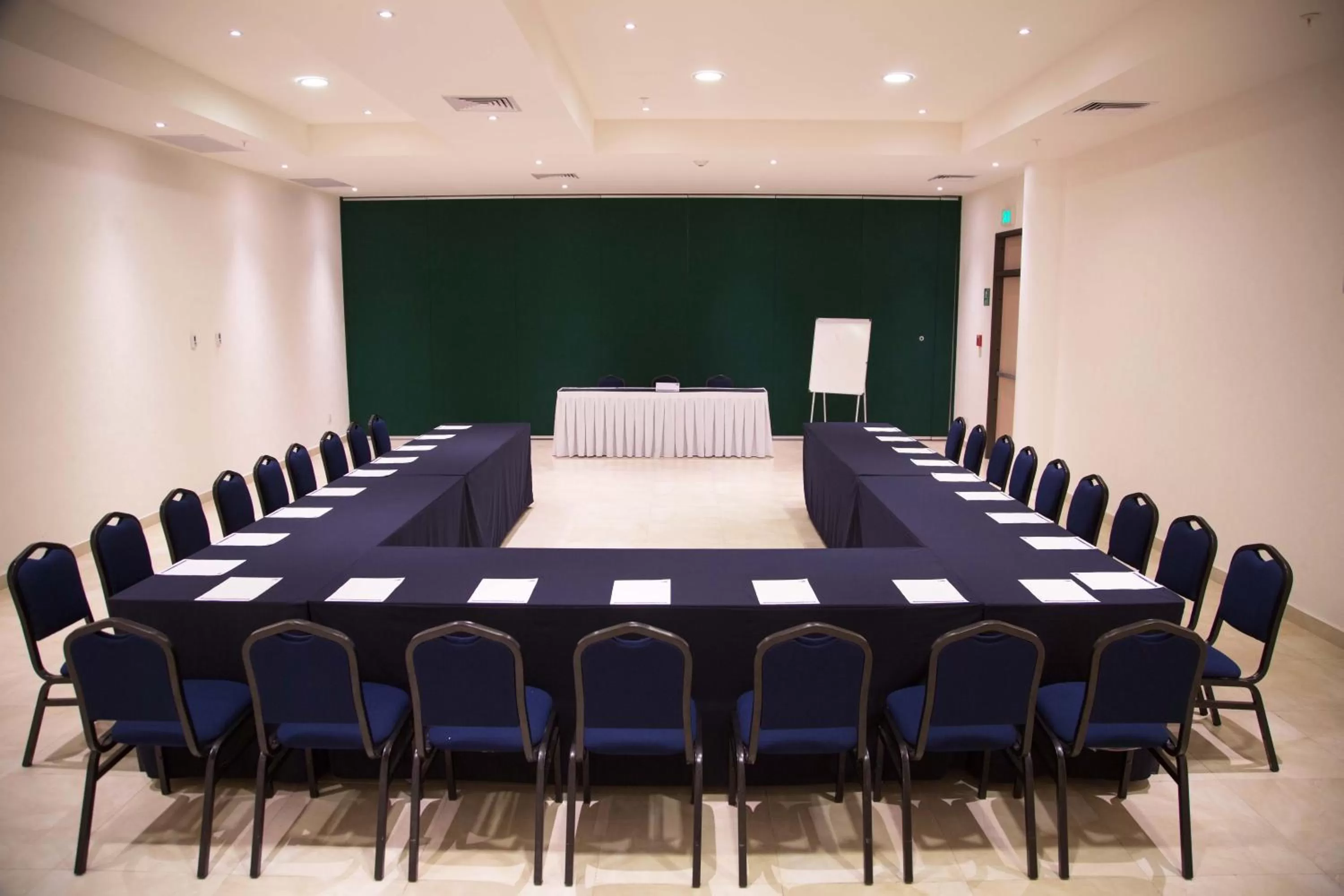 Meeting/conference room in Holiday Inn Express Xalapa by IHG