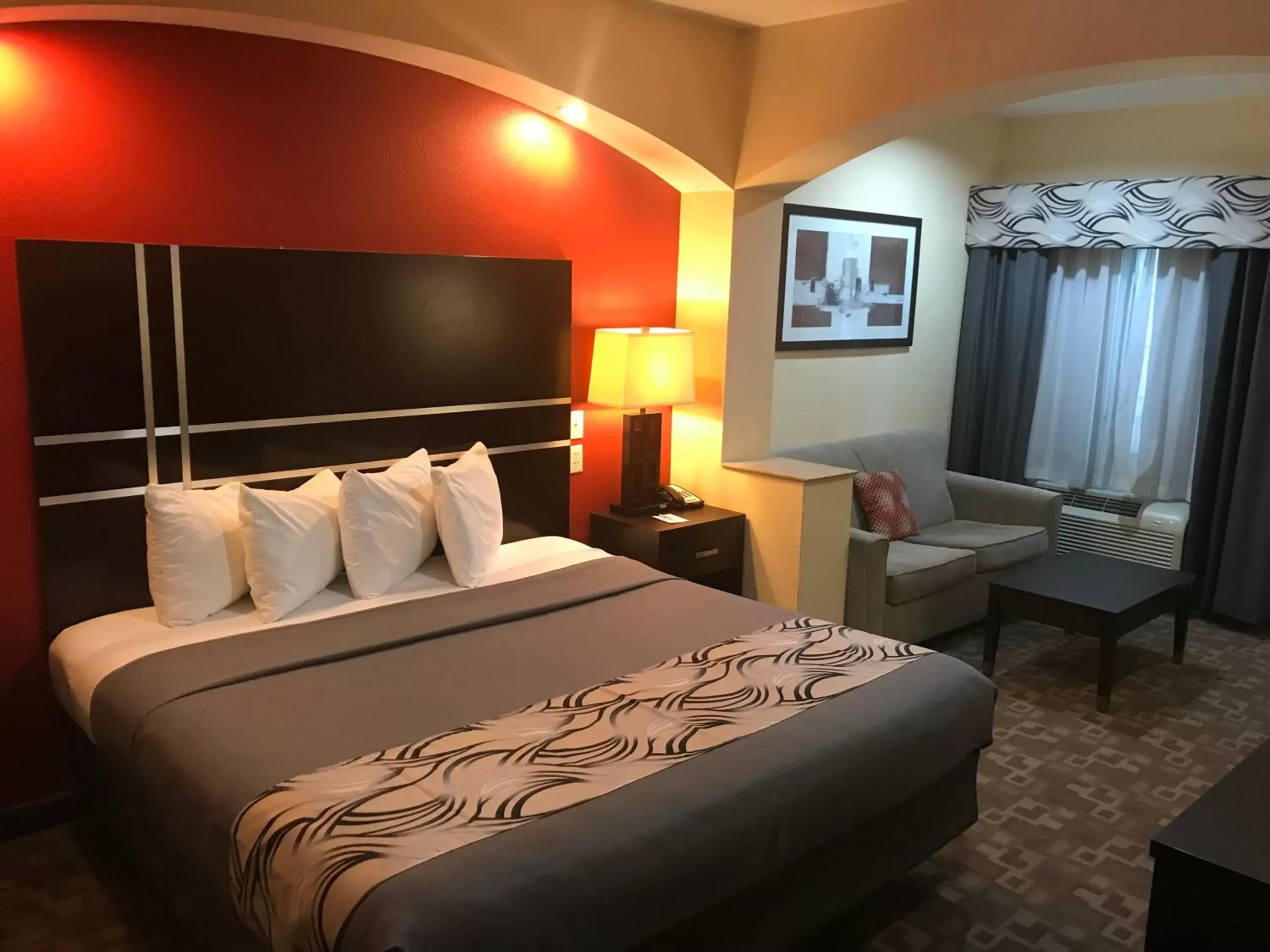 Bed in Regency Inn & Suites - Baytown