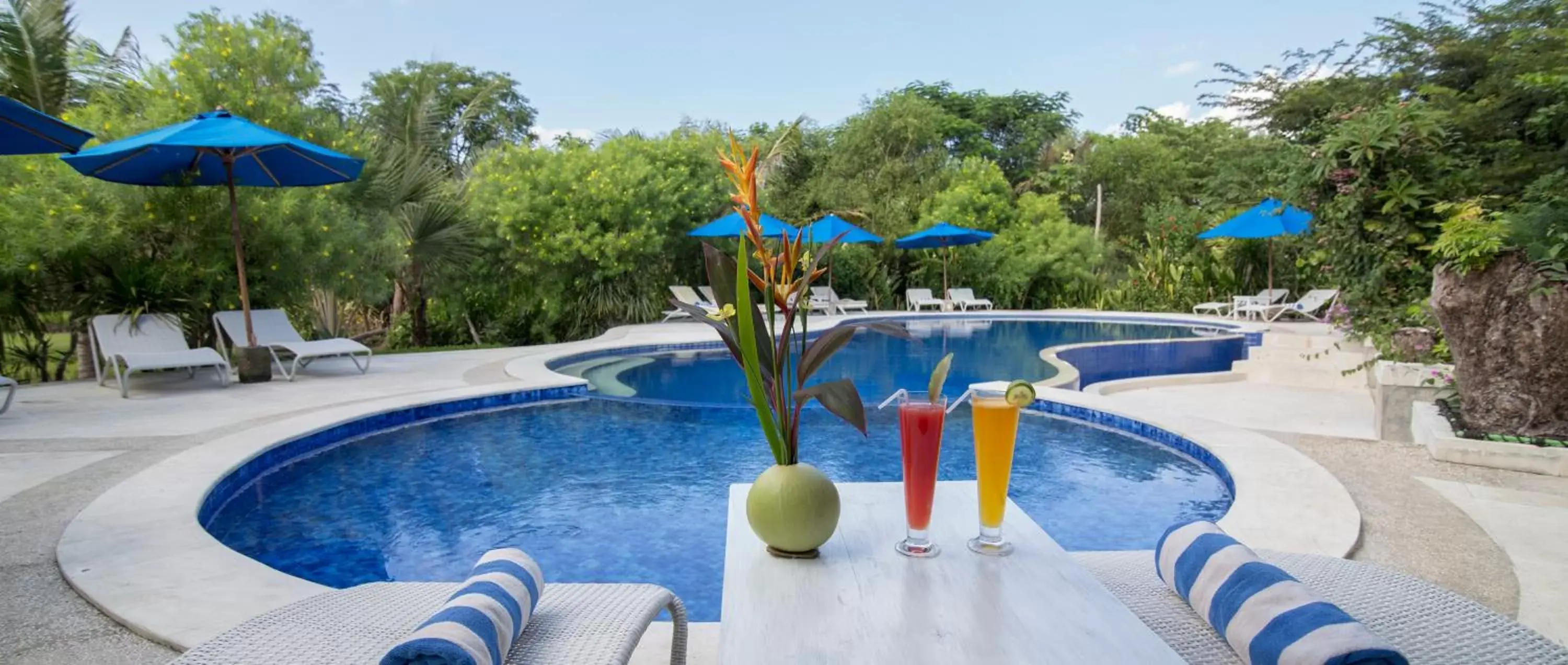 Swimming Pool in Puri Sari Beach Hotel