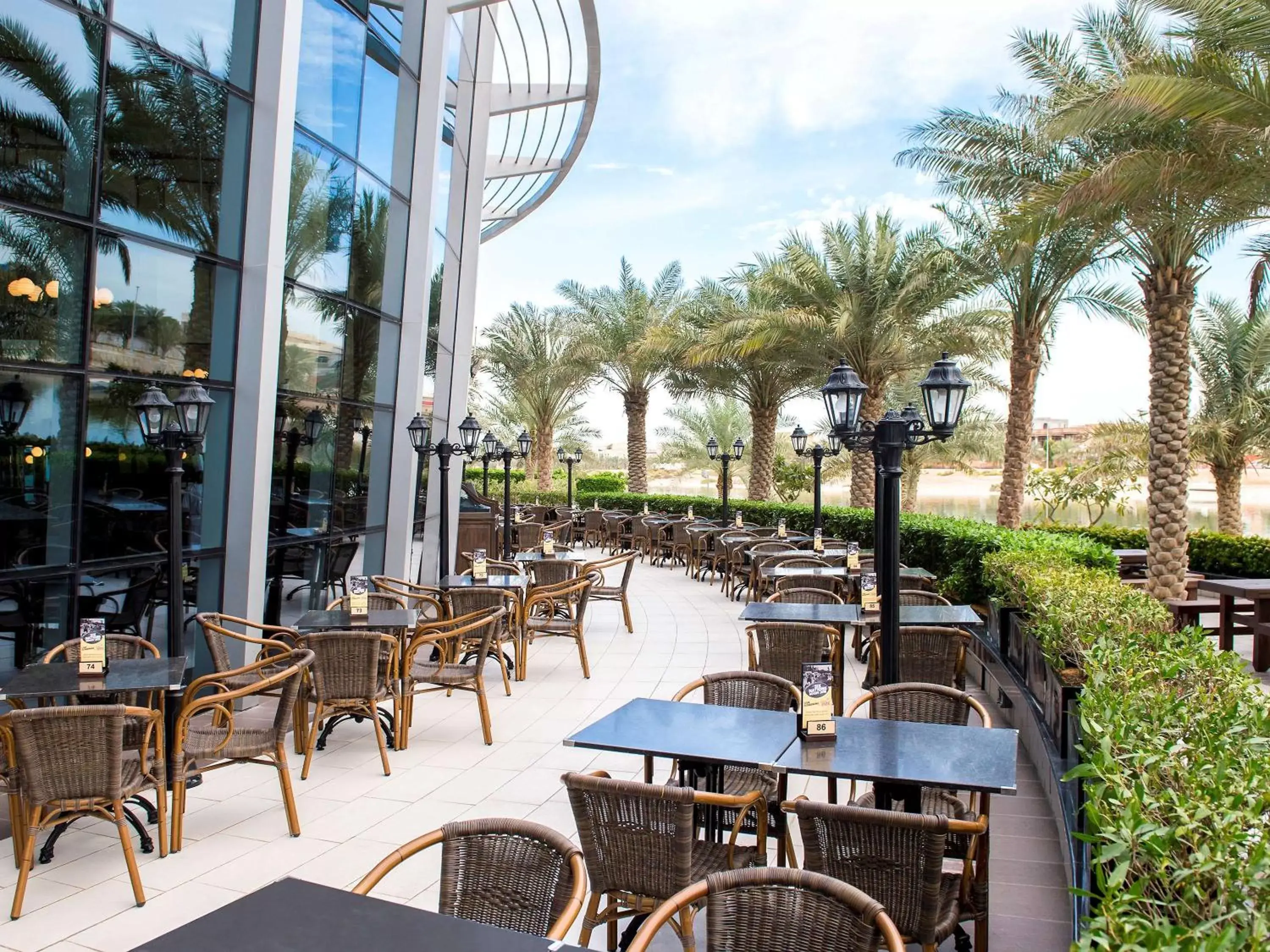 Restaurant/Places to Eat in Novotel Abu Dhabi Gate