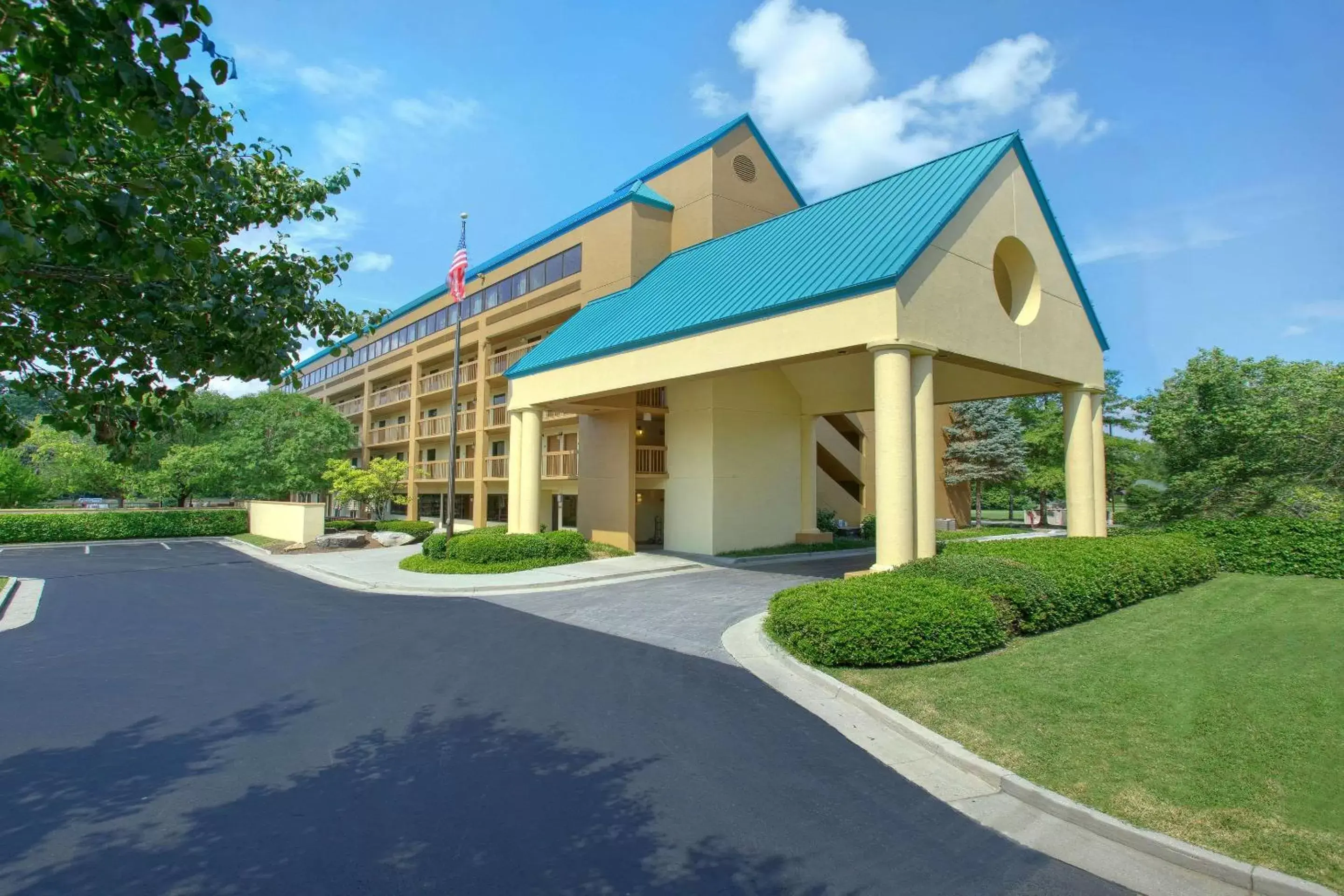 Property Building in Quality Inn Near the Island Pigeon Forge