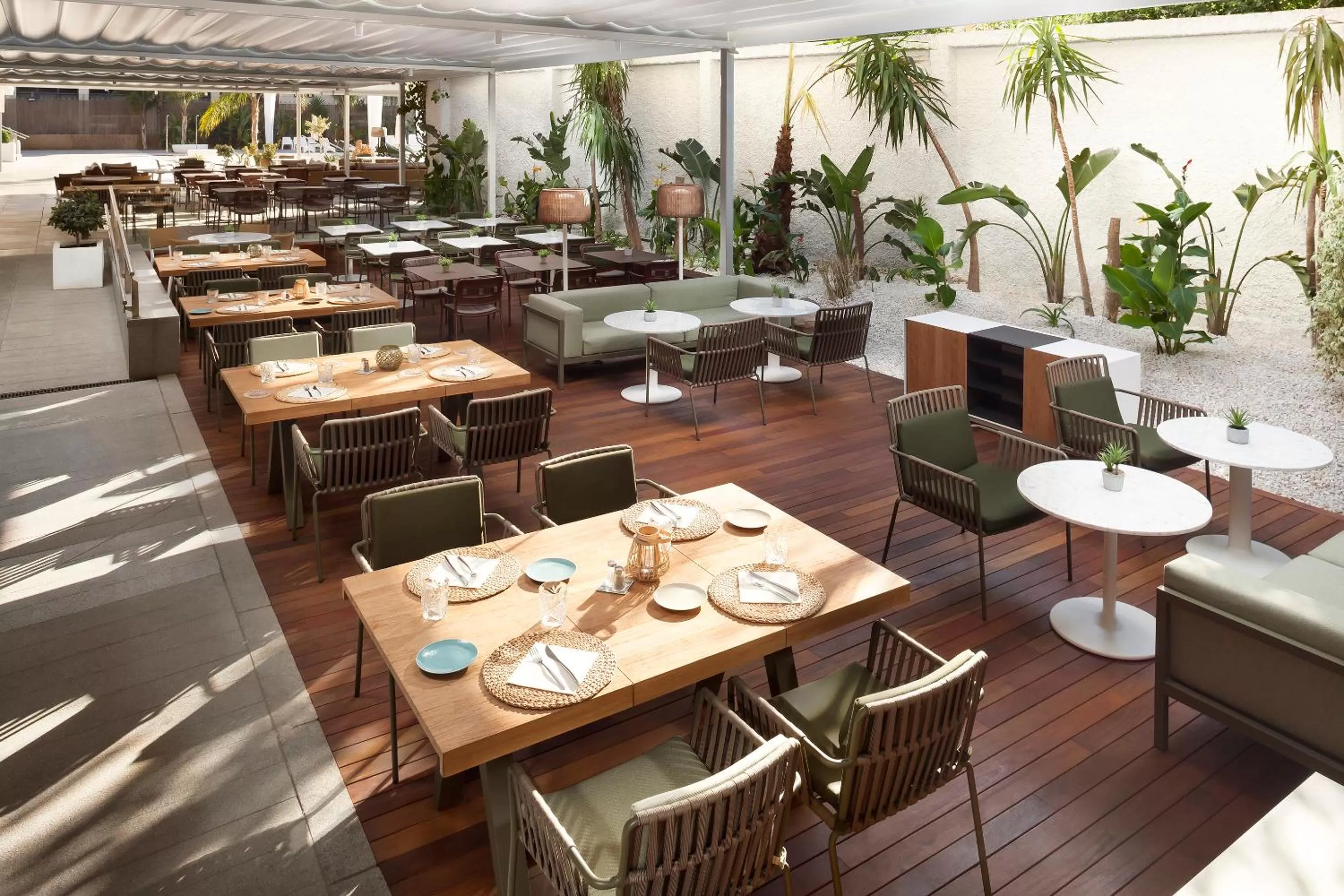 Restaurant/places to eat in Melia Lebreros