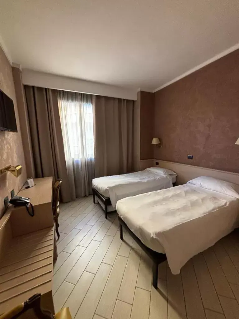 Bedroom, Bed in Hotel Plaza