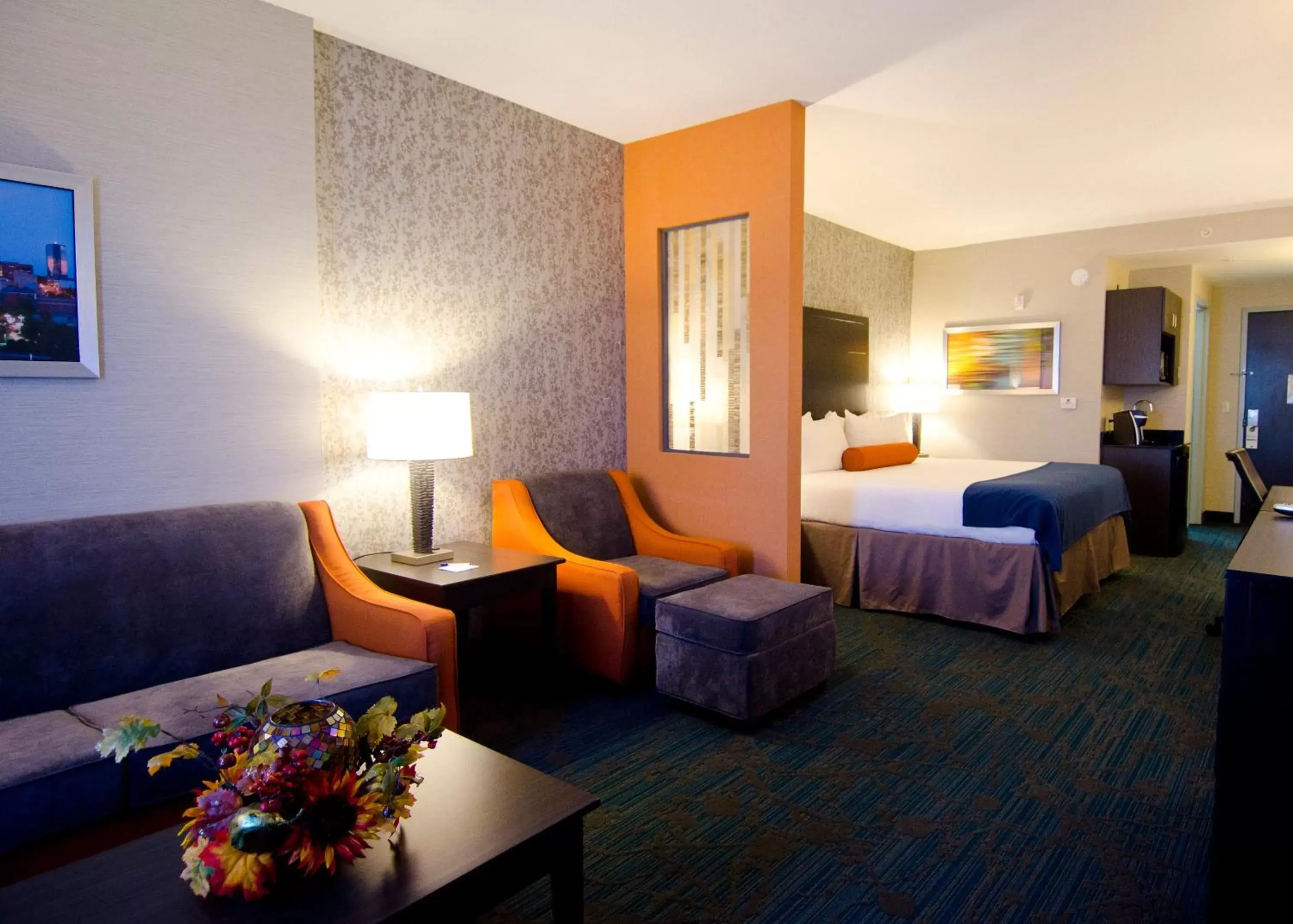 Bedroom, Seating Area in Holiday Inn Express Hotel & Suites Knoxville, an IHG Hotel