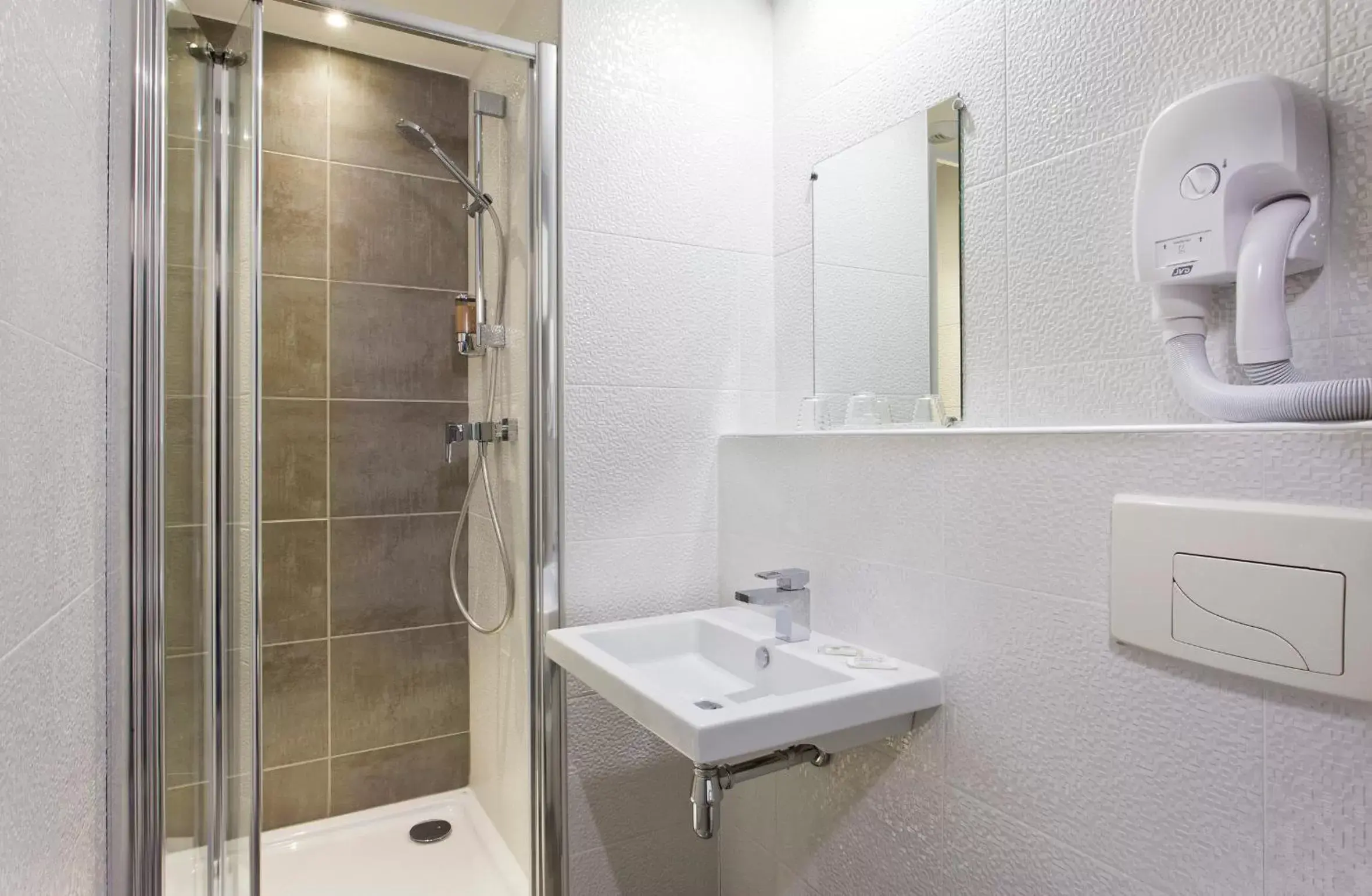 Shower, Bathroom in Hôtel des Pavillons