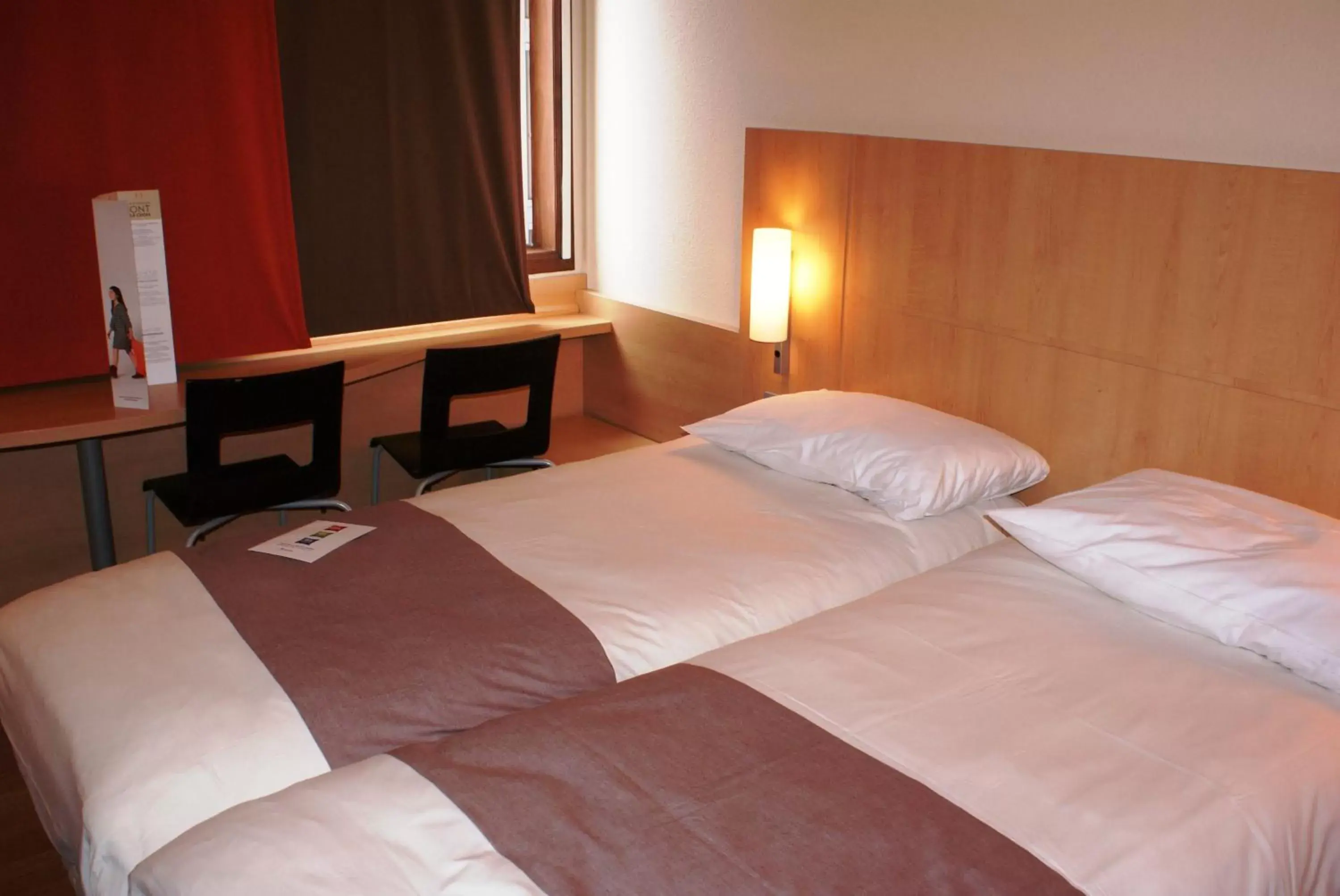 Bed in ibis Hotel Brussels Expo Atomium