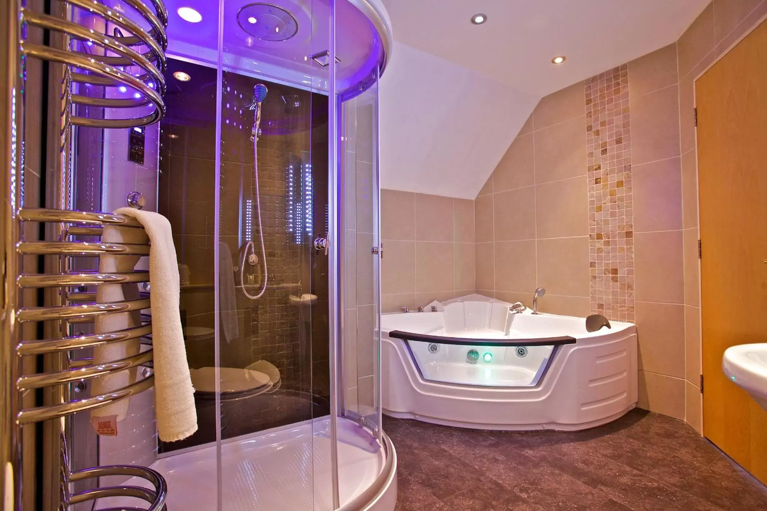 Bathroom in Standing Stones Hotel