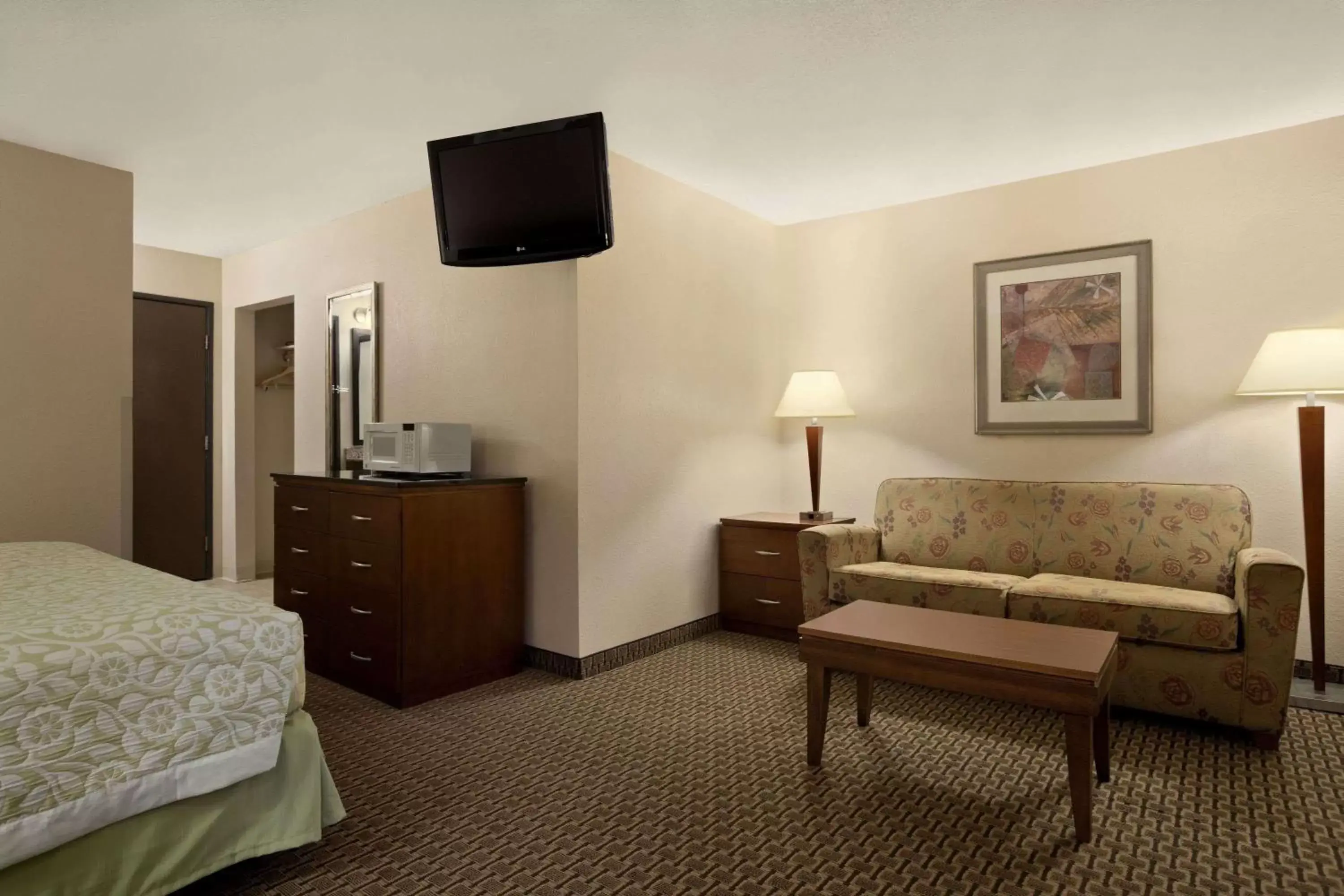 Photo of the whole room, Seating Area in Days Inn & Suites by Wyndham Gunnison