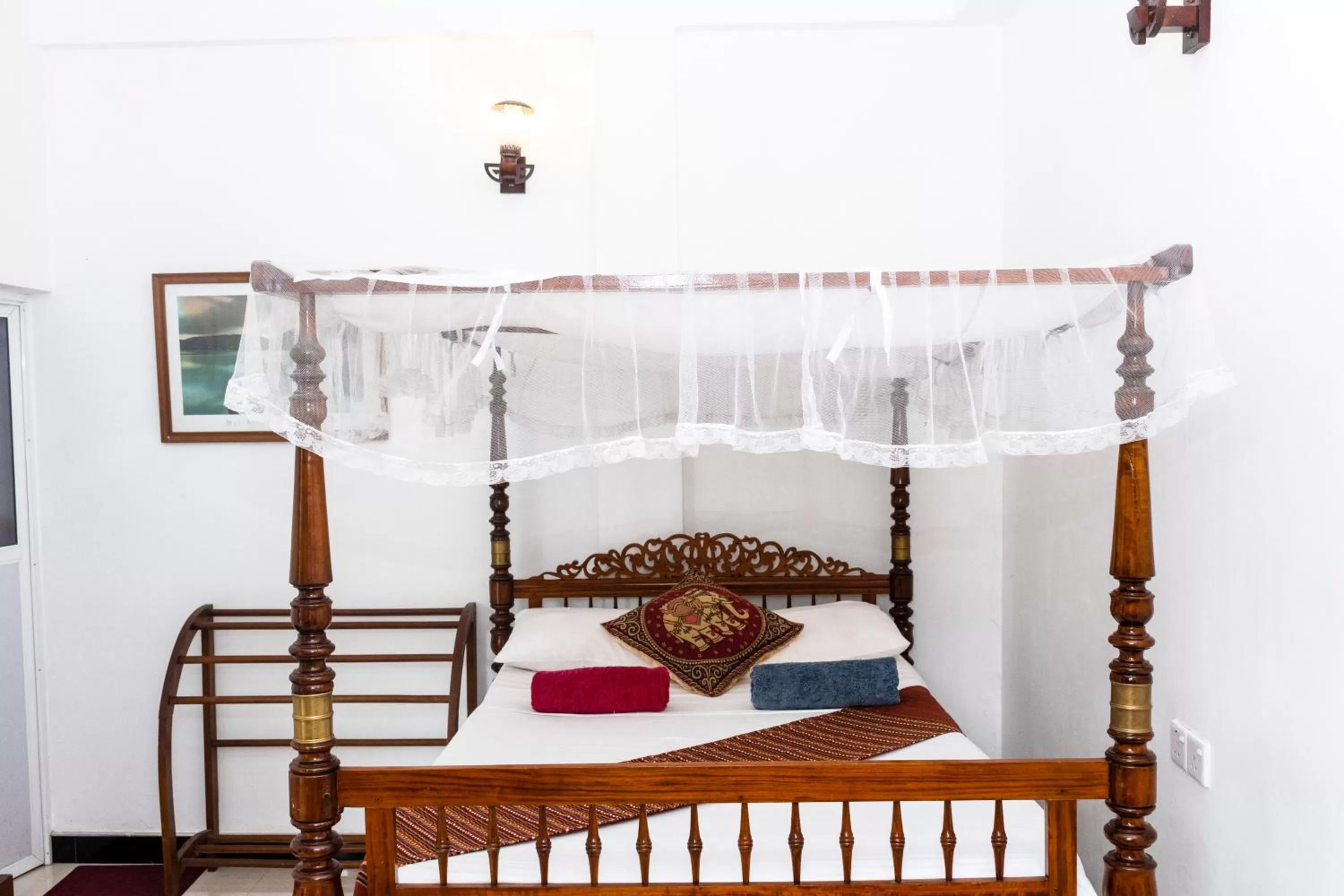 Bed in Kandy Riverside Villa