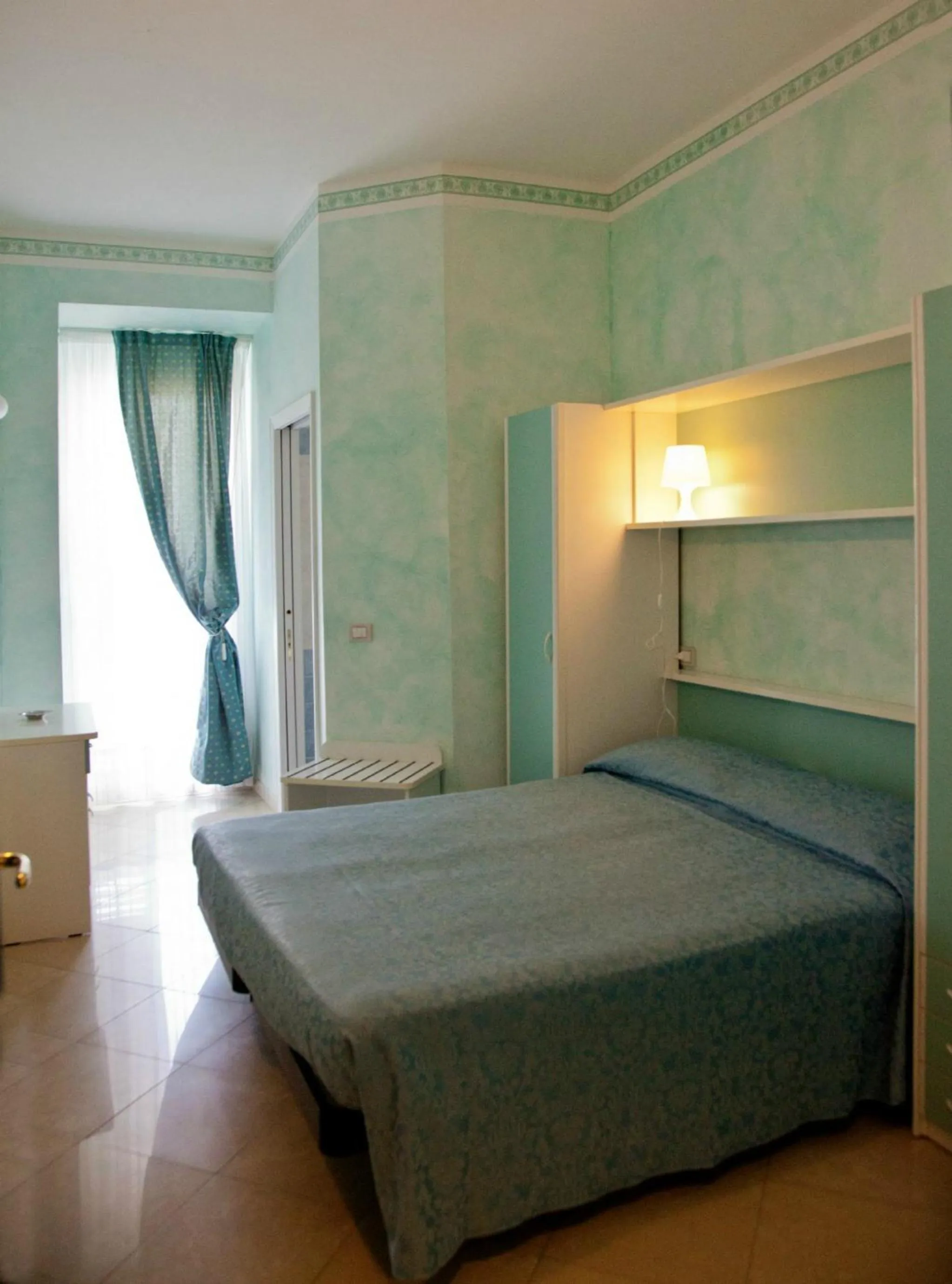 Bedroom, Bed in Hotel Cosmopolita