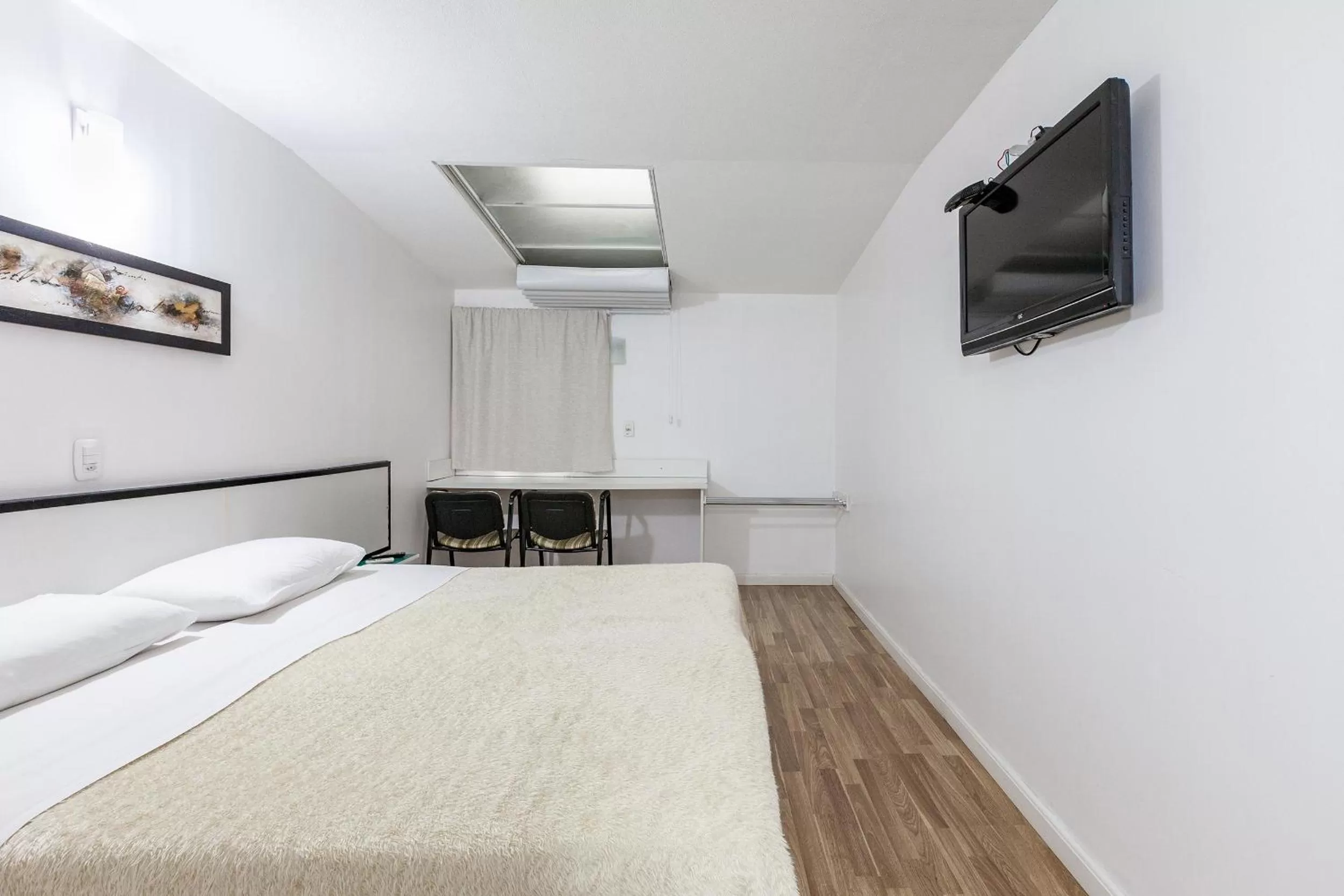 Bed, TV/Entertainment Center in Tri Hotel Smart Caxias