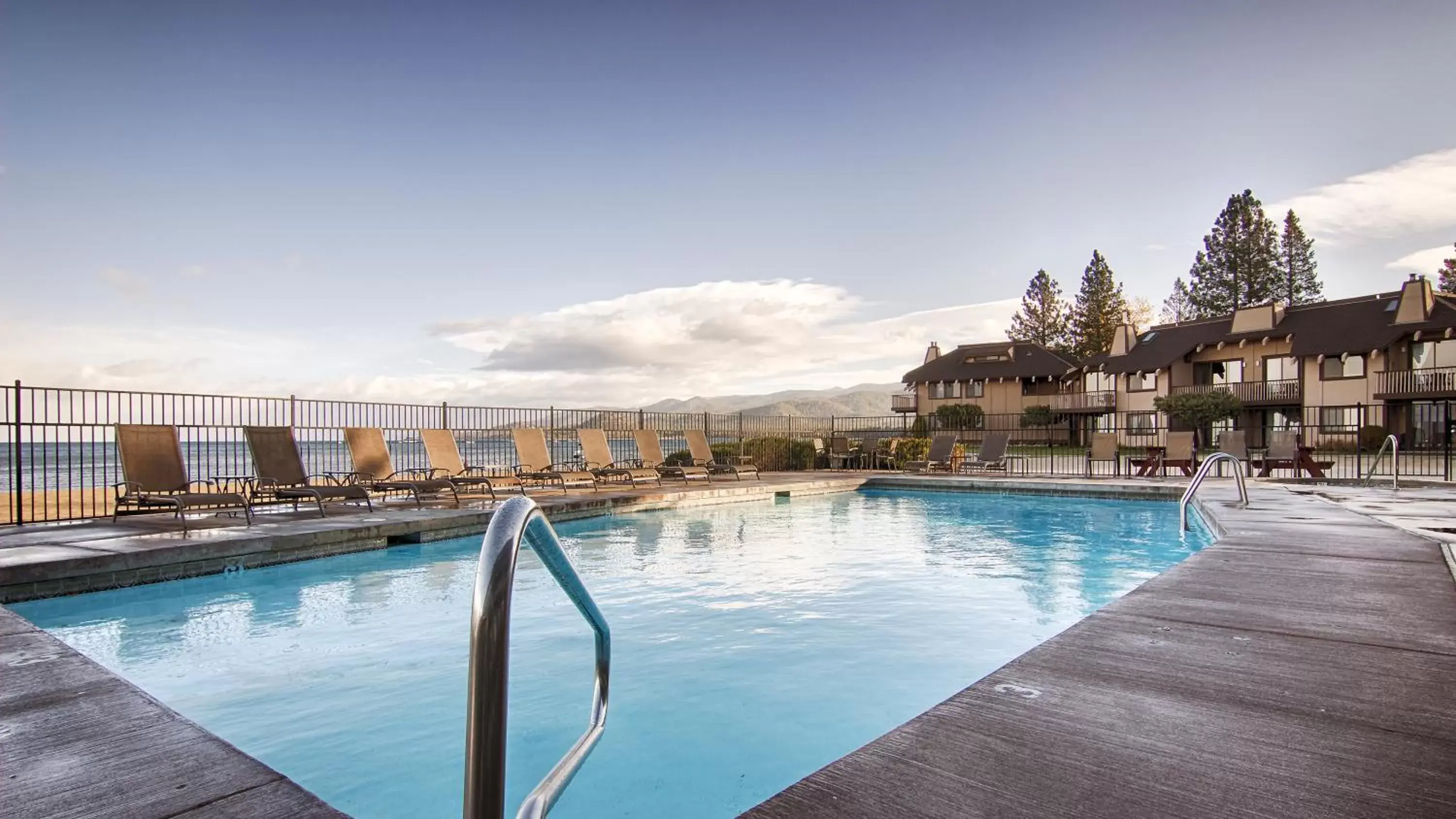 Beach, Swimming Pool in Tahoe Lakeshore Lodge & Spa