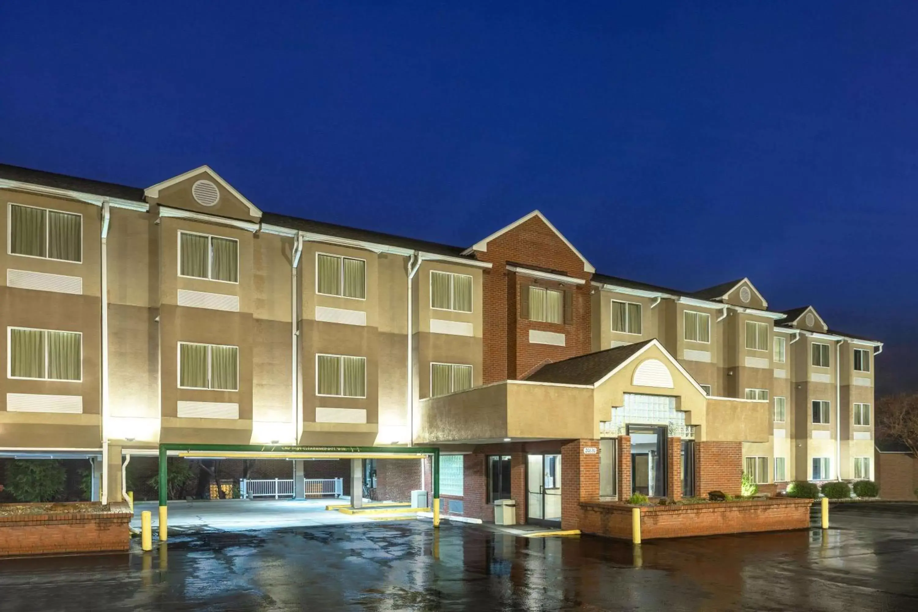 Property Building in Microtel Inn by Wyndham Lake Norman