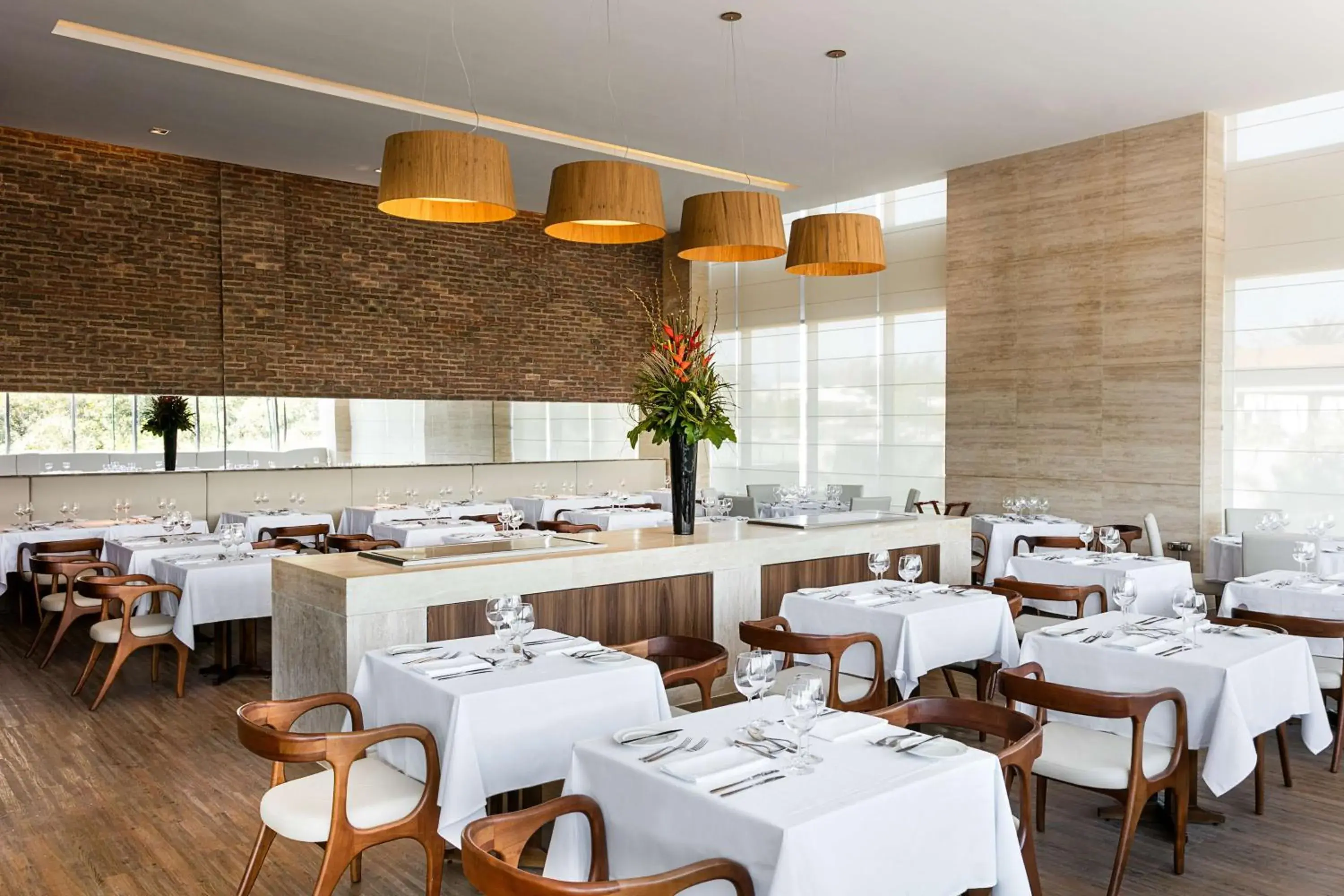 Restaurant/Places to Eat in Vogue Square Fashion Hotel by Lenny Niemeyer