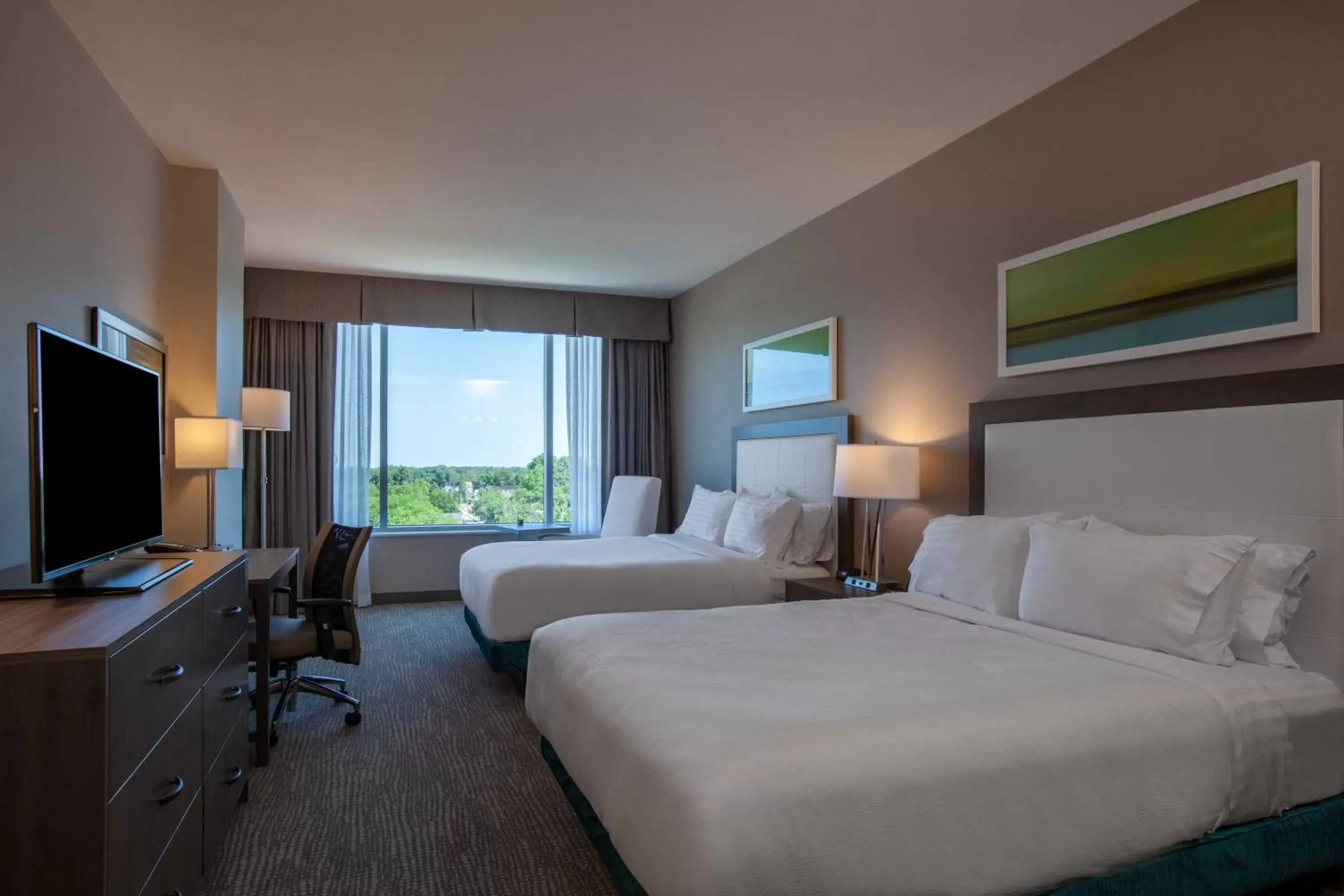 Standard Queen Room with Two Queen Beds in Holiday Inn Cleveland Clinic by IHG Standard Queen Room with Two Queen Beds in Holiday Inn Cleveland Clinic by IHG