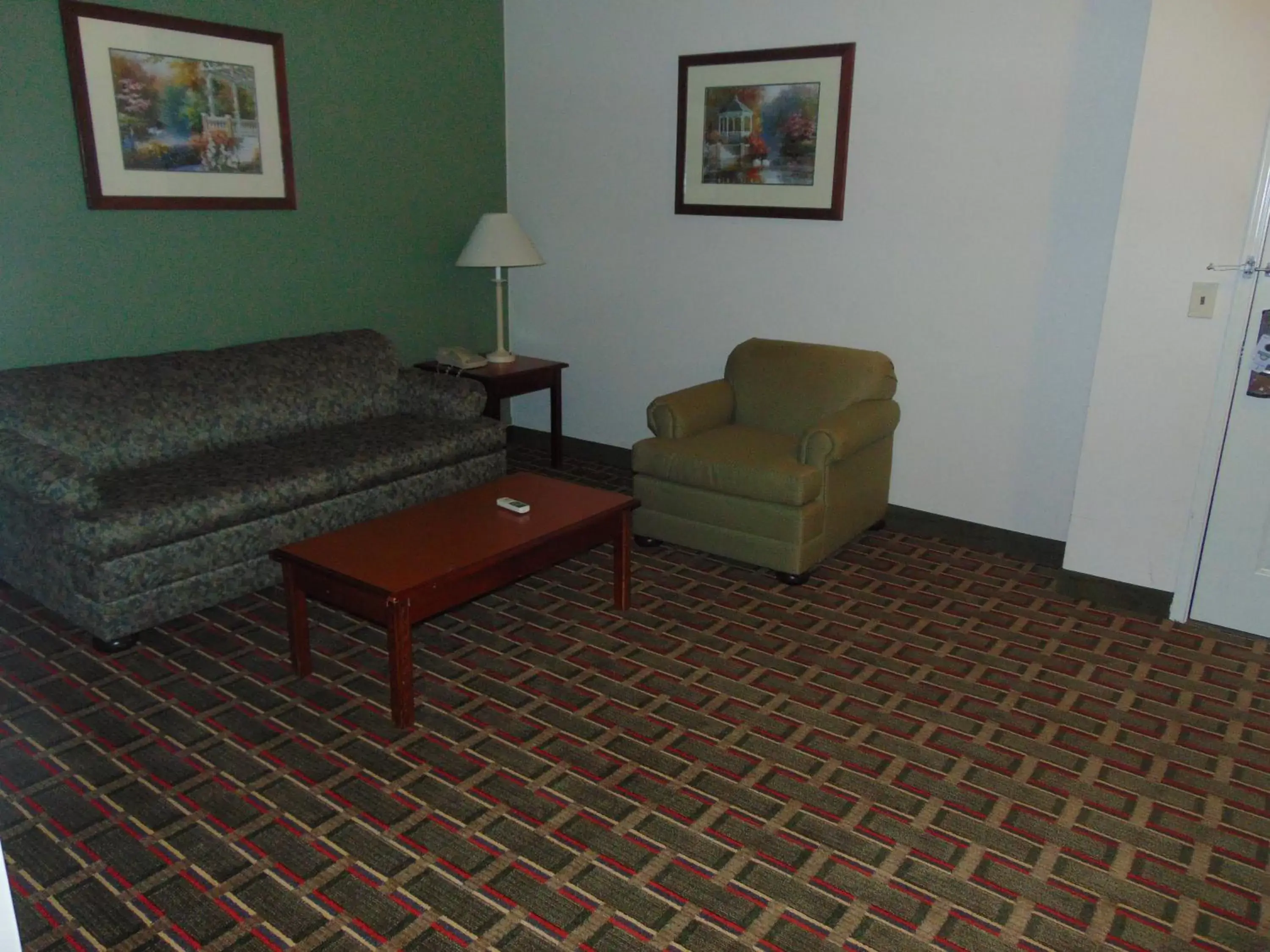 Living room, Seating Area in Days Inn by Wyndham Pentwater