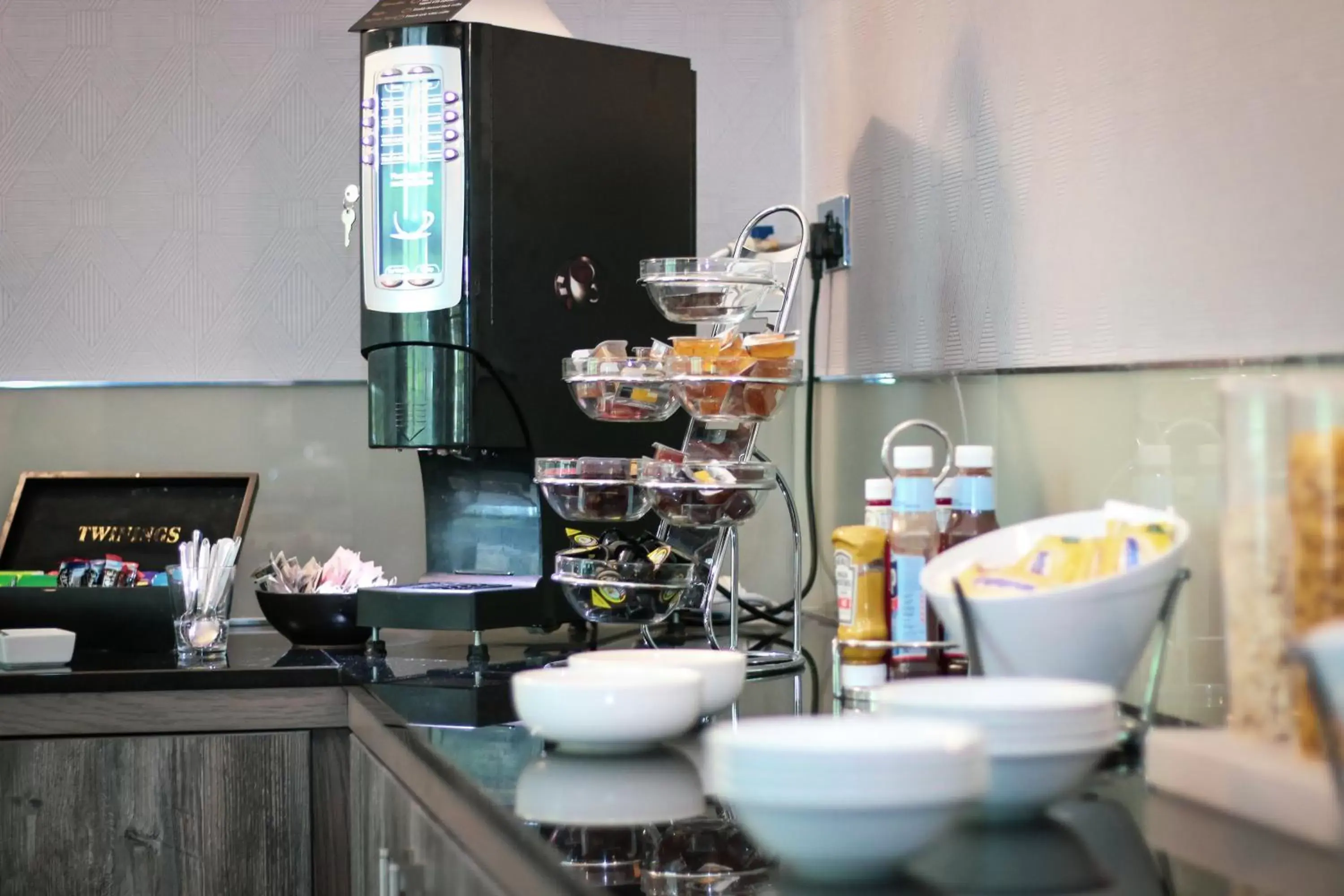 Coffee/tea facilities in Albion Hotel