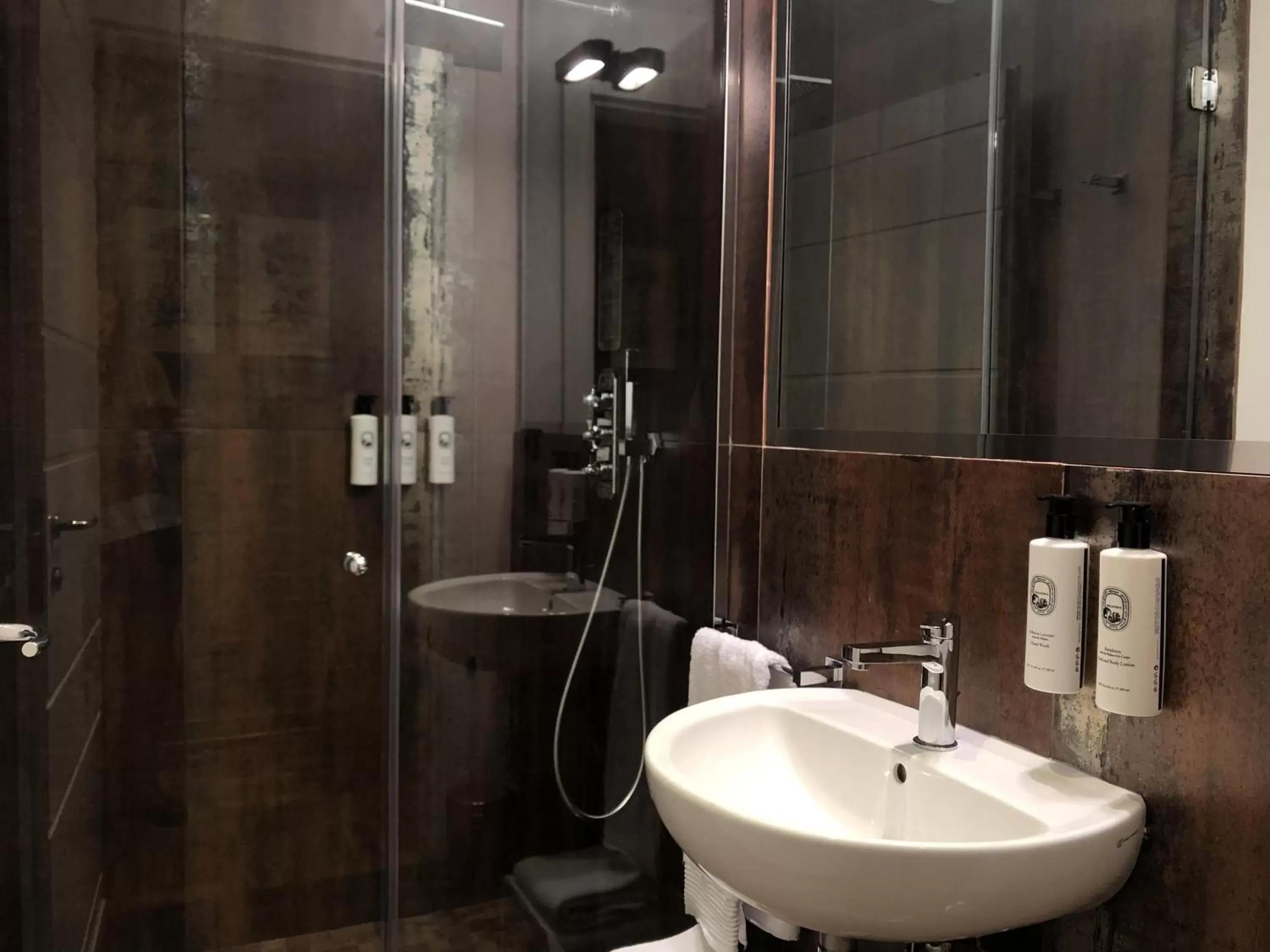Bathroom in Hotel Firenze Number Nine
