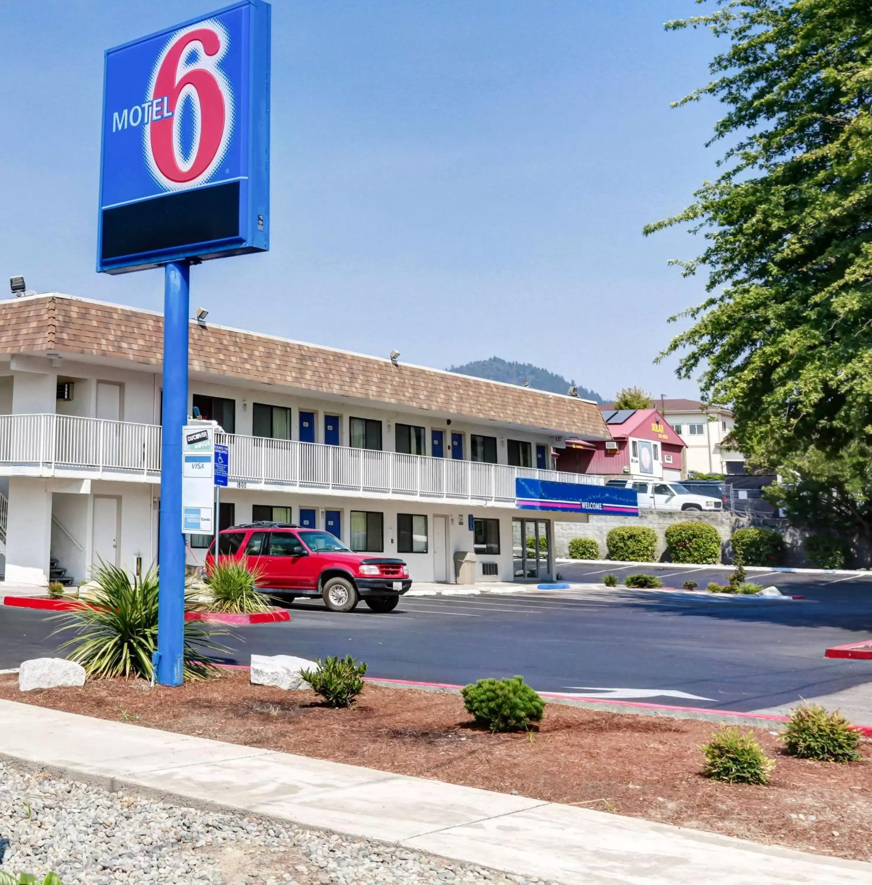 Property Building in Motel 6-Grants Pass, OR