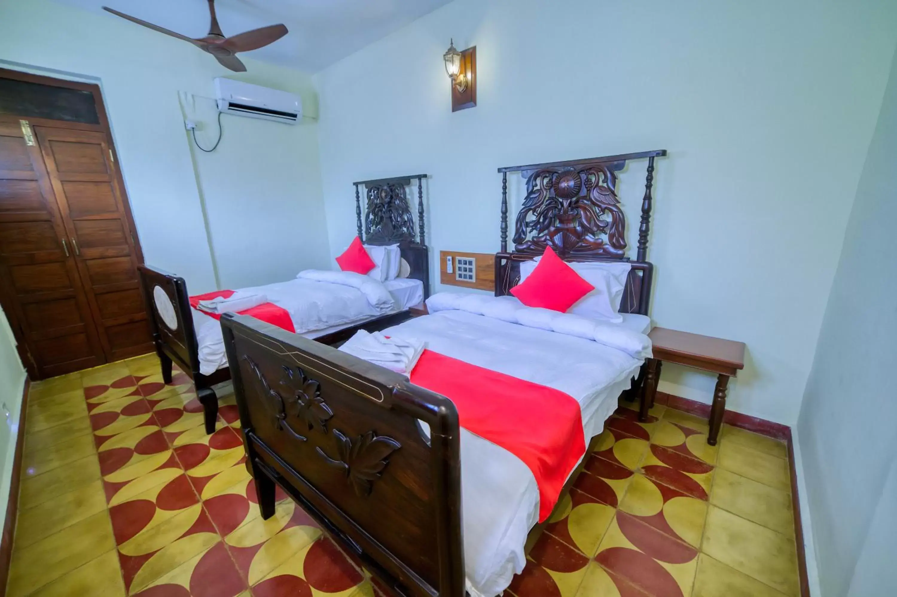 Bedroom in HOTEL WINDSOR CASTLE Bedroom in HOTEL WINDSOR CASTLE