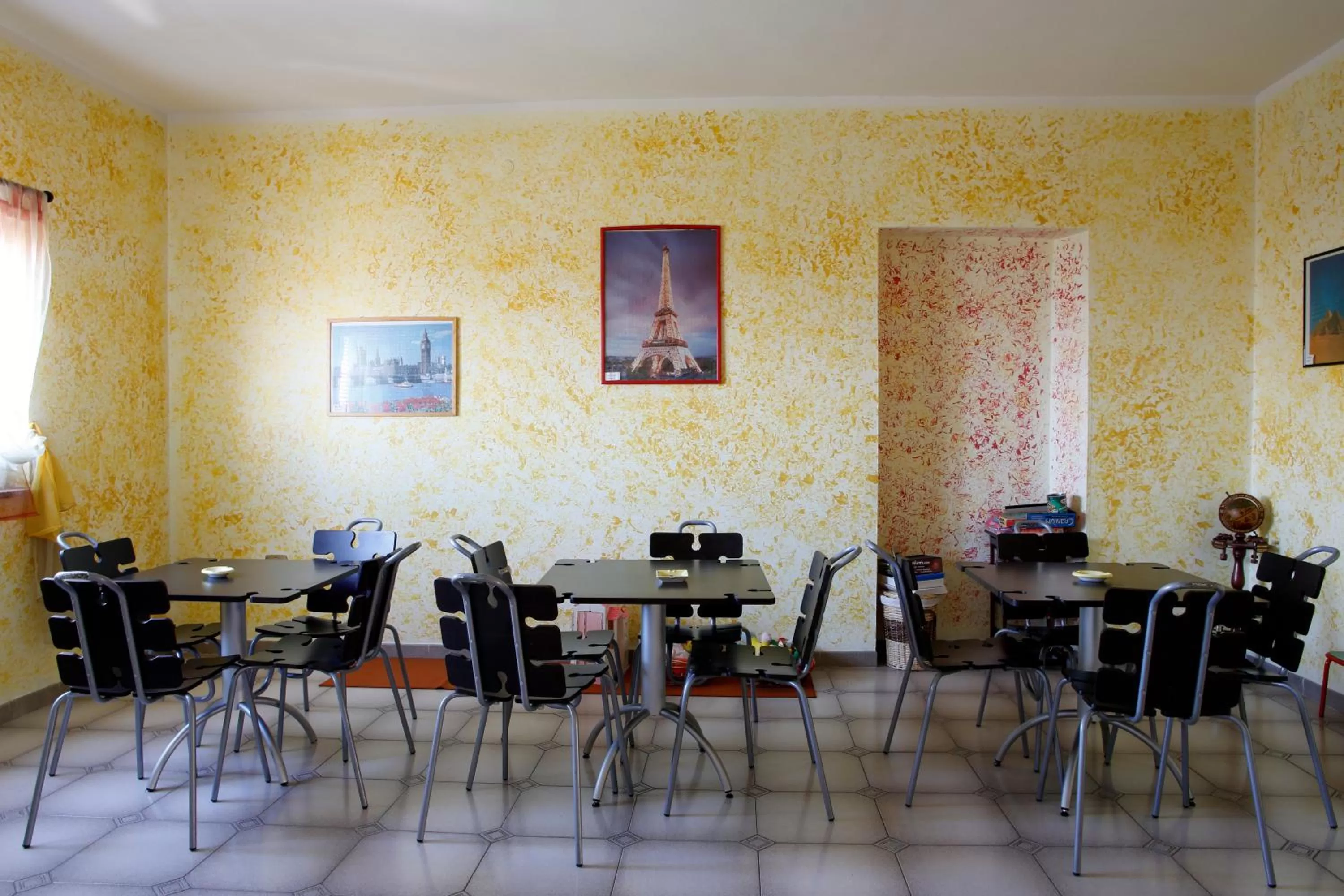 Restaurant/places to eat in Hotel Food & Drink