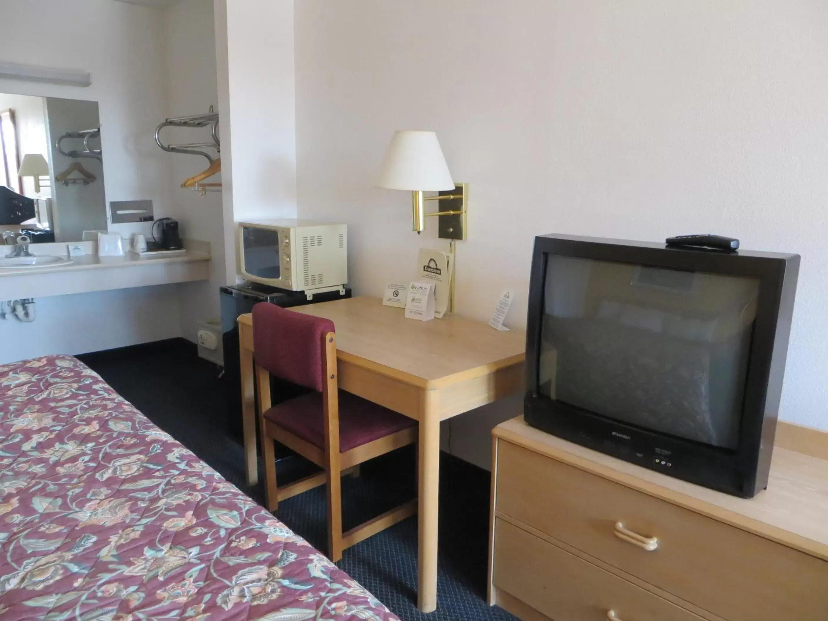TV and multimedia, TV/Entertainment Center in Days Inn by Wyndham Kingdom City