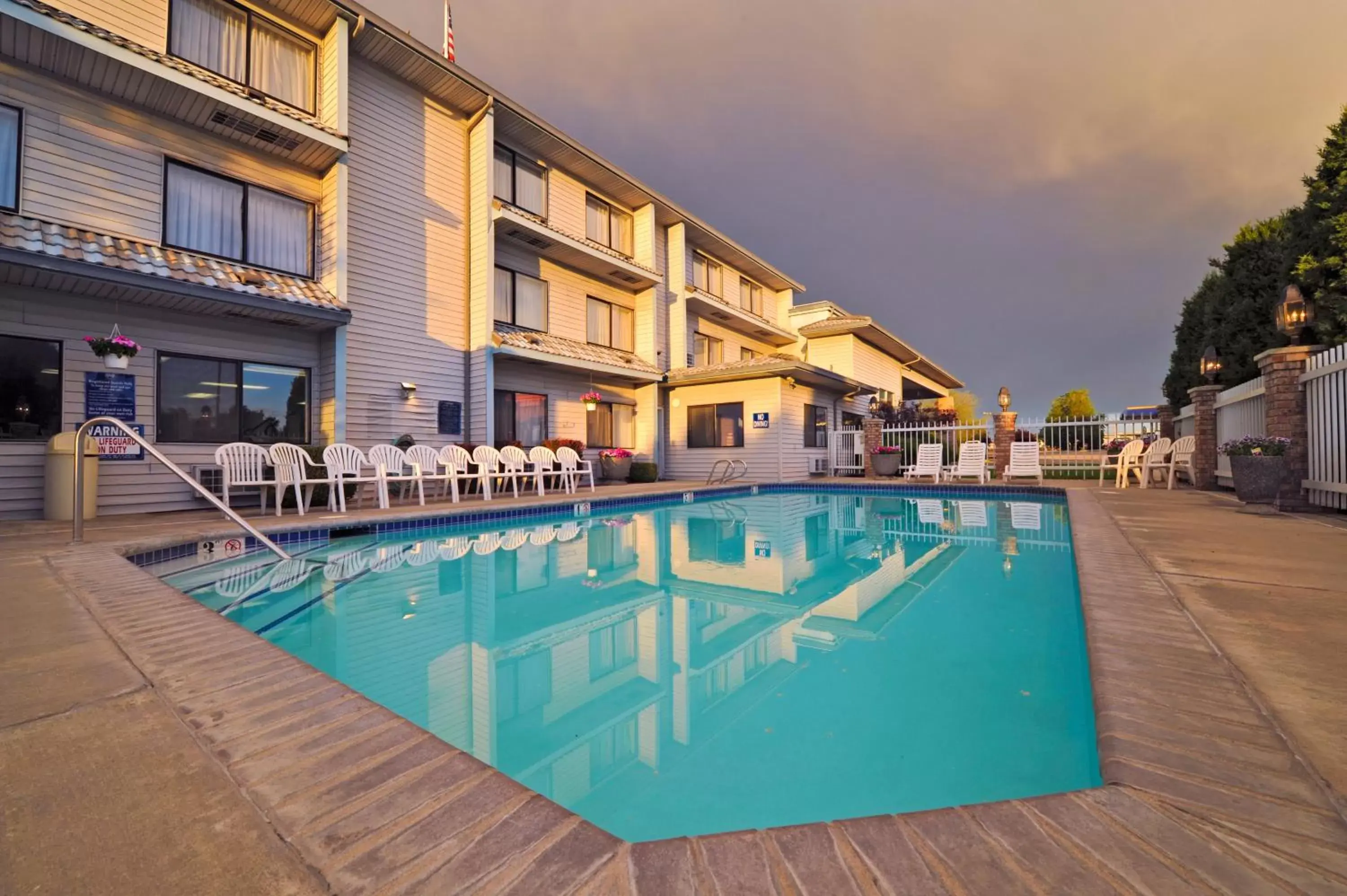 Facade/entrance, Swimming Pool in Hotel 28 Boise Airport, Ascend Hotel Collection