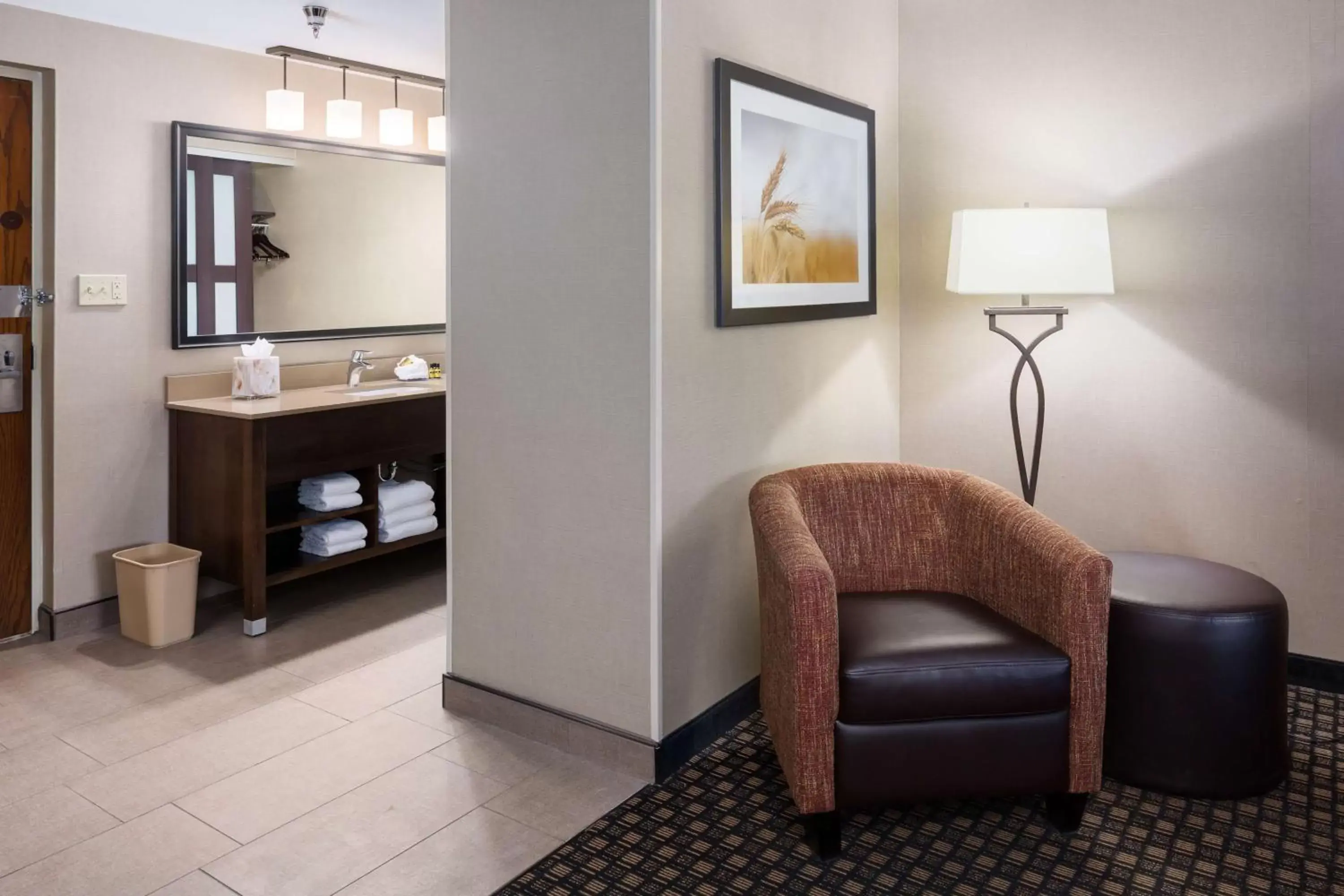 Bedroom, Seating Area in Best Western Plus Ramkota Hotel