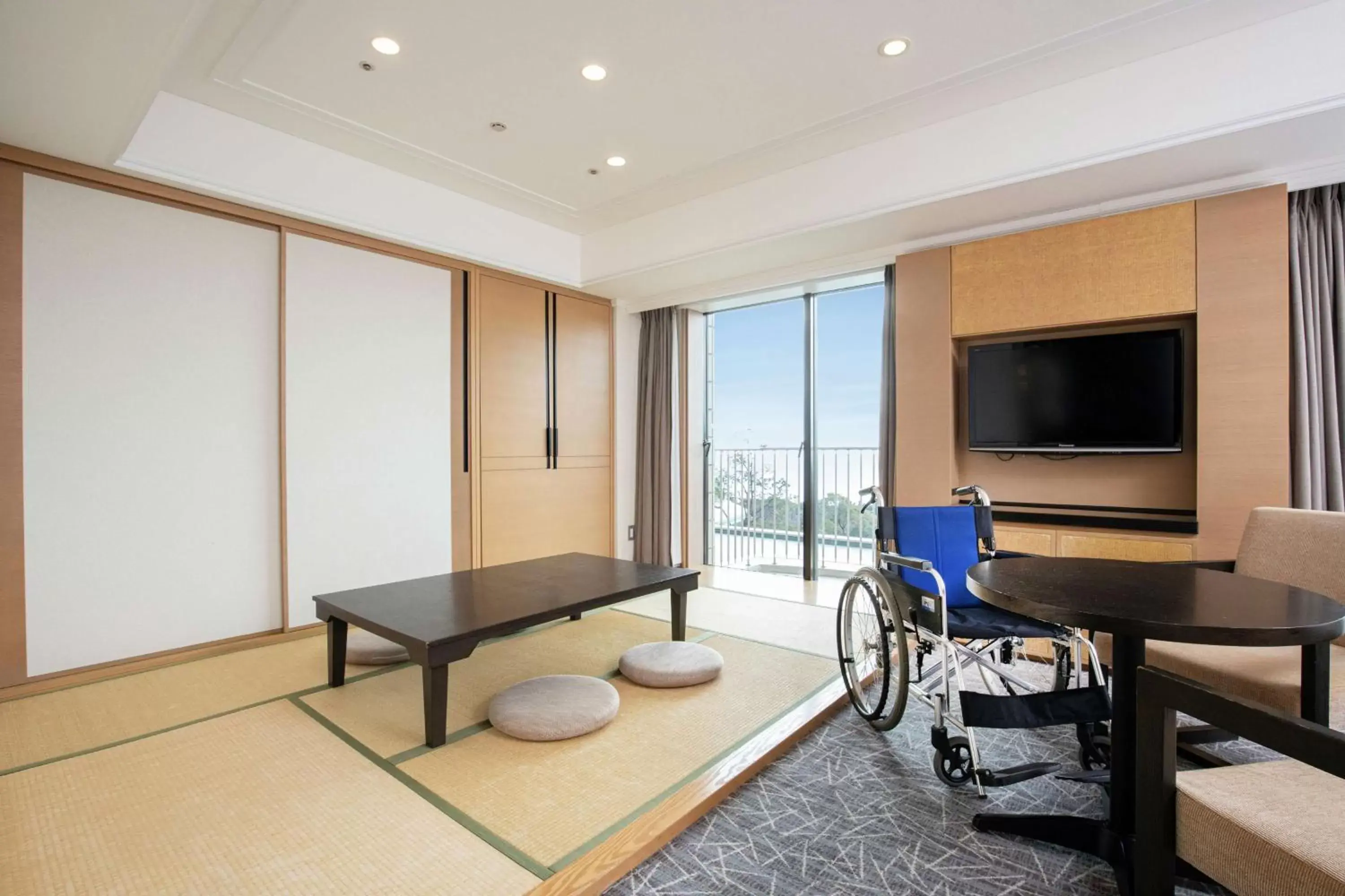 Living room, TV/Entertainment Center in Hilton Odawara Resort & Spa