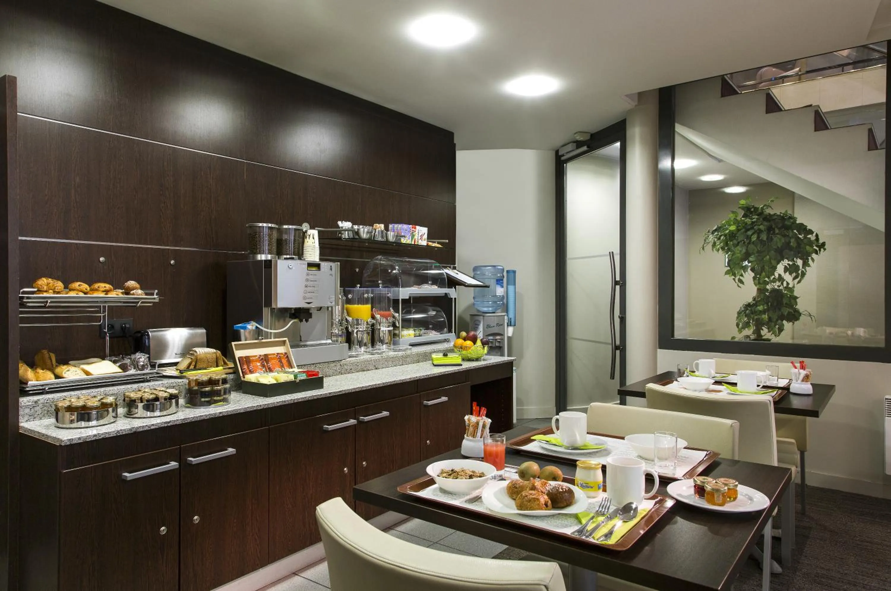 Restaurant/places to eat in Citadines République Paris