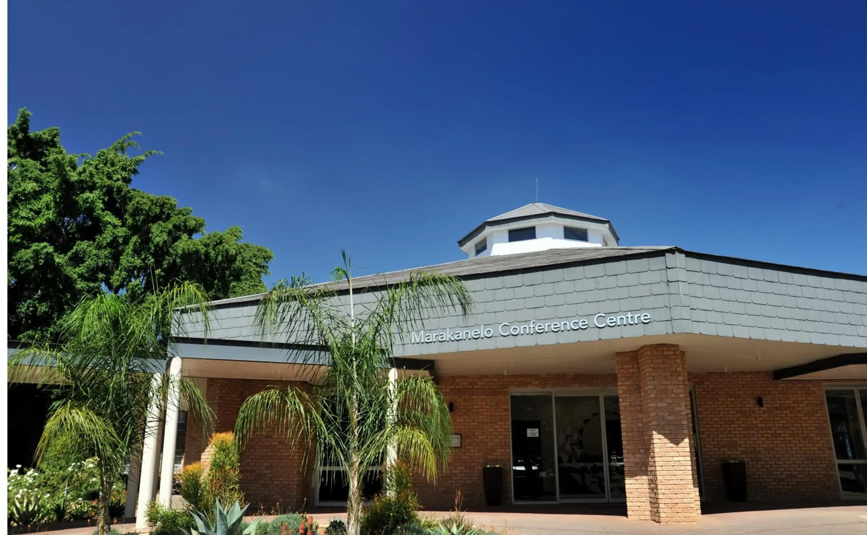 Facade/entrance in Cresta Lodge Gaborone Facade/entrance in Cresta Lodge Gaborone