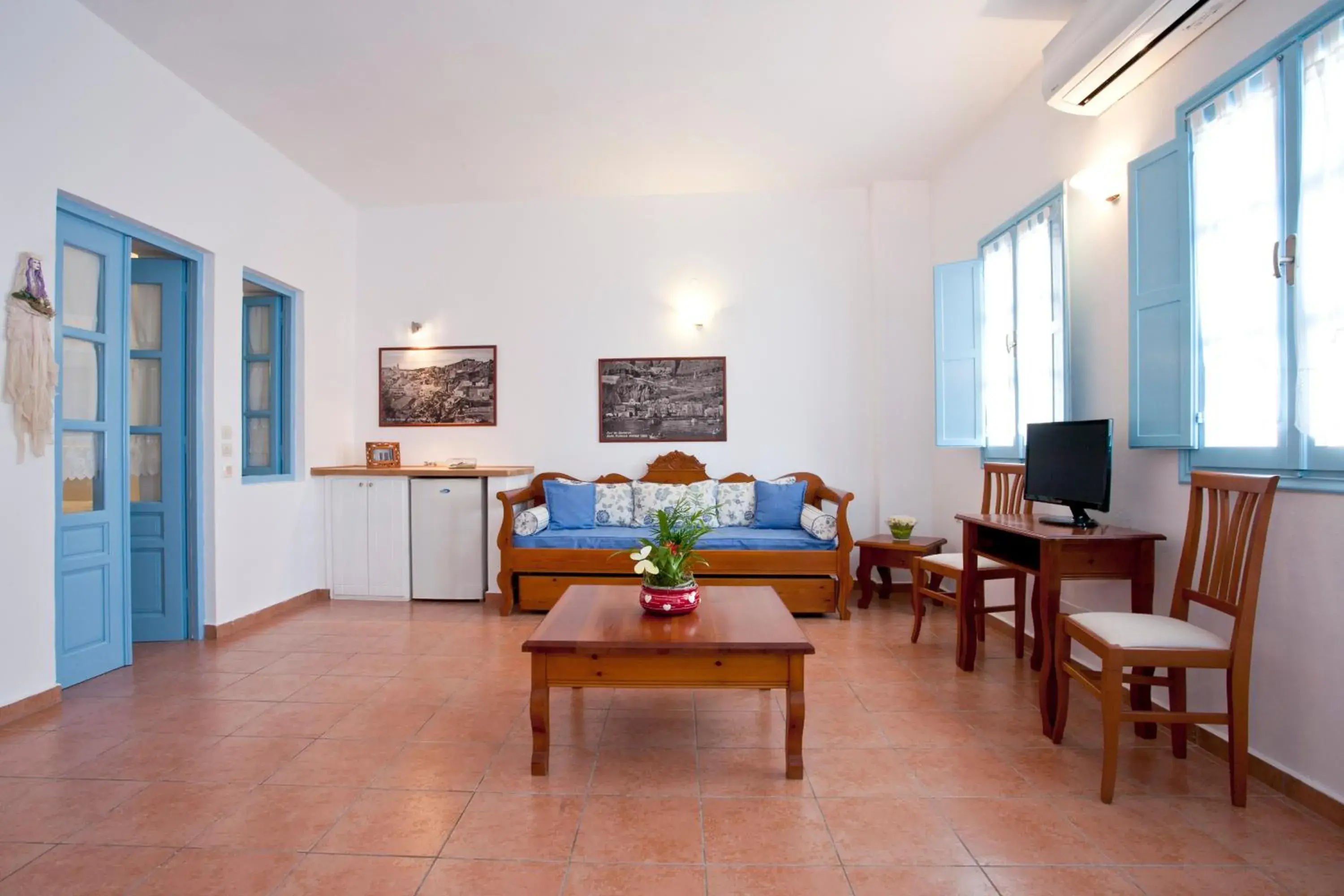 Living room, Seating Area in Kastro Suites