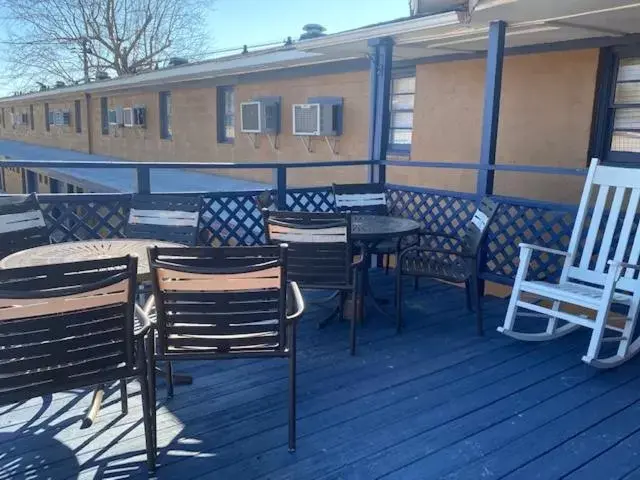 Patio in Andy Griffith Parkway Inn