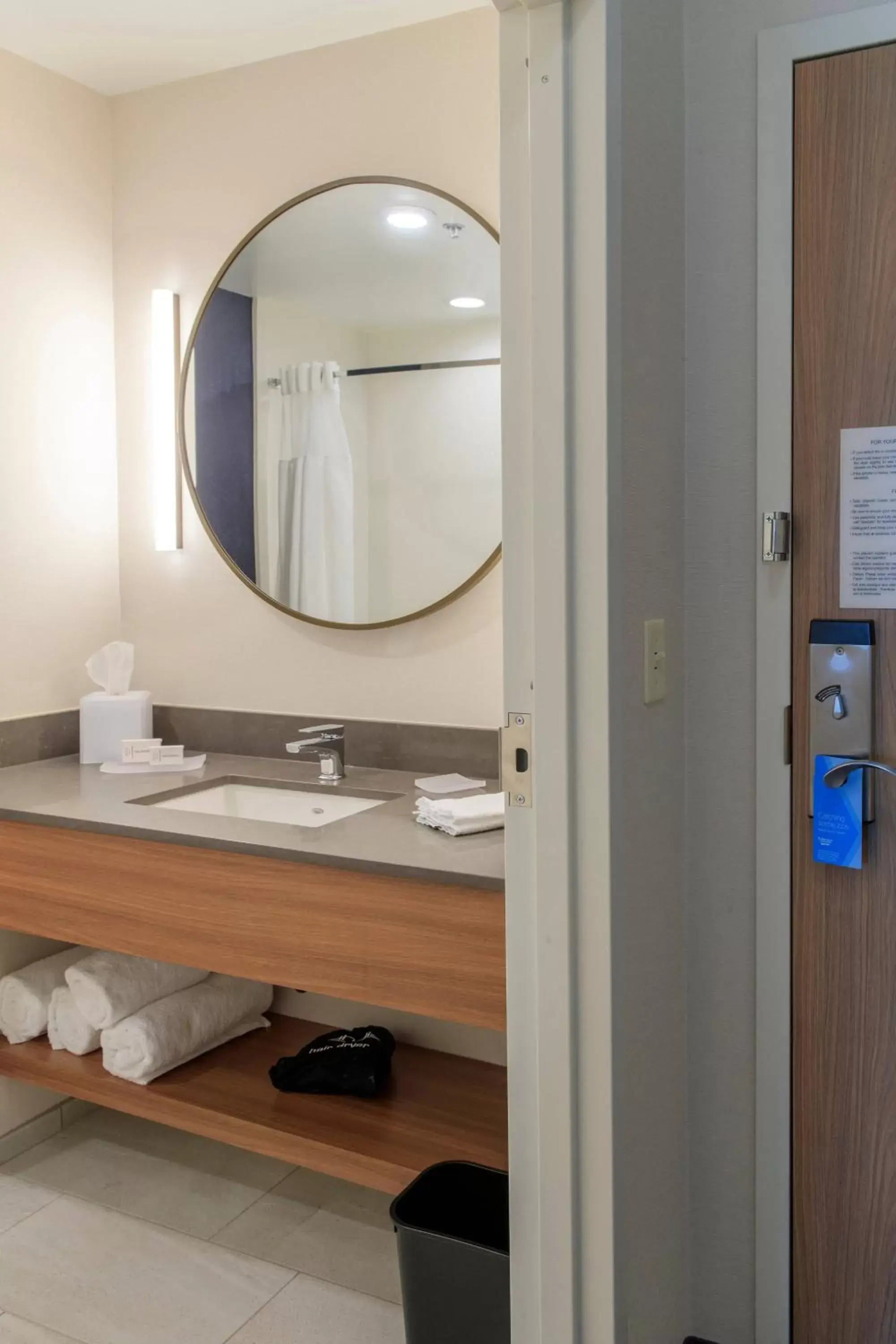 Bathroom in Fairfield Inn & Suites by Marriott Philadelphia Valley Forge/Great Valley