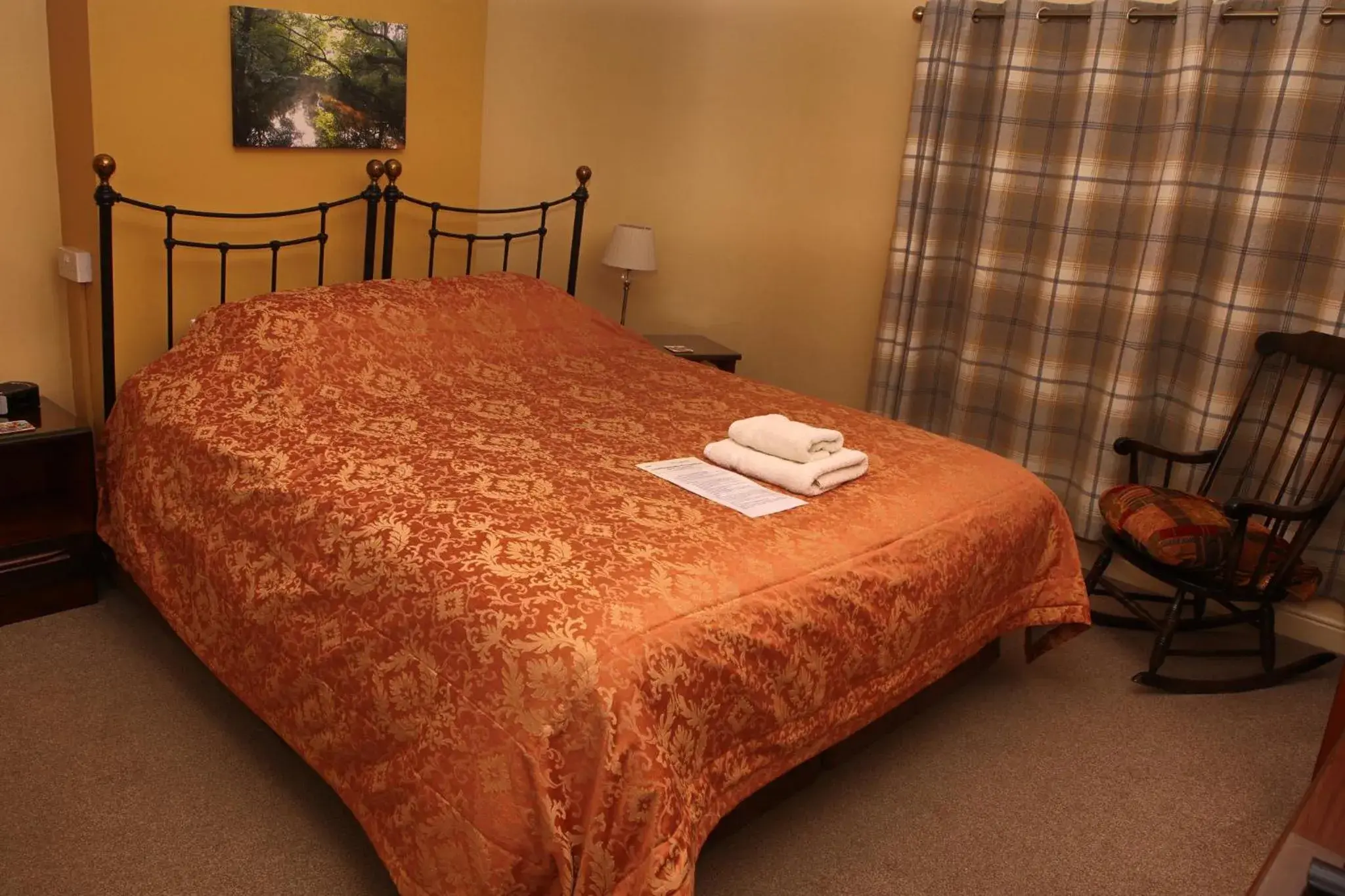 Bedroom, Bed in Wortley Cottage Guest House