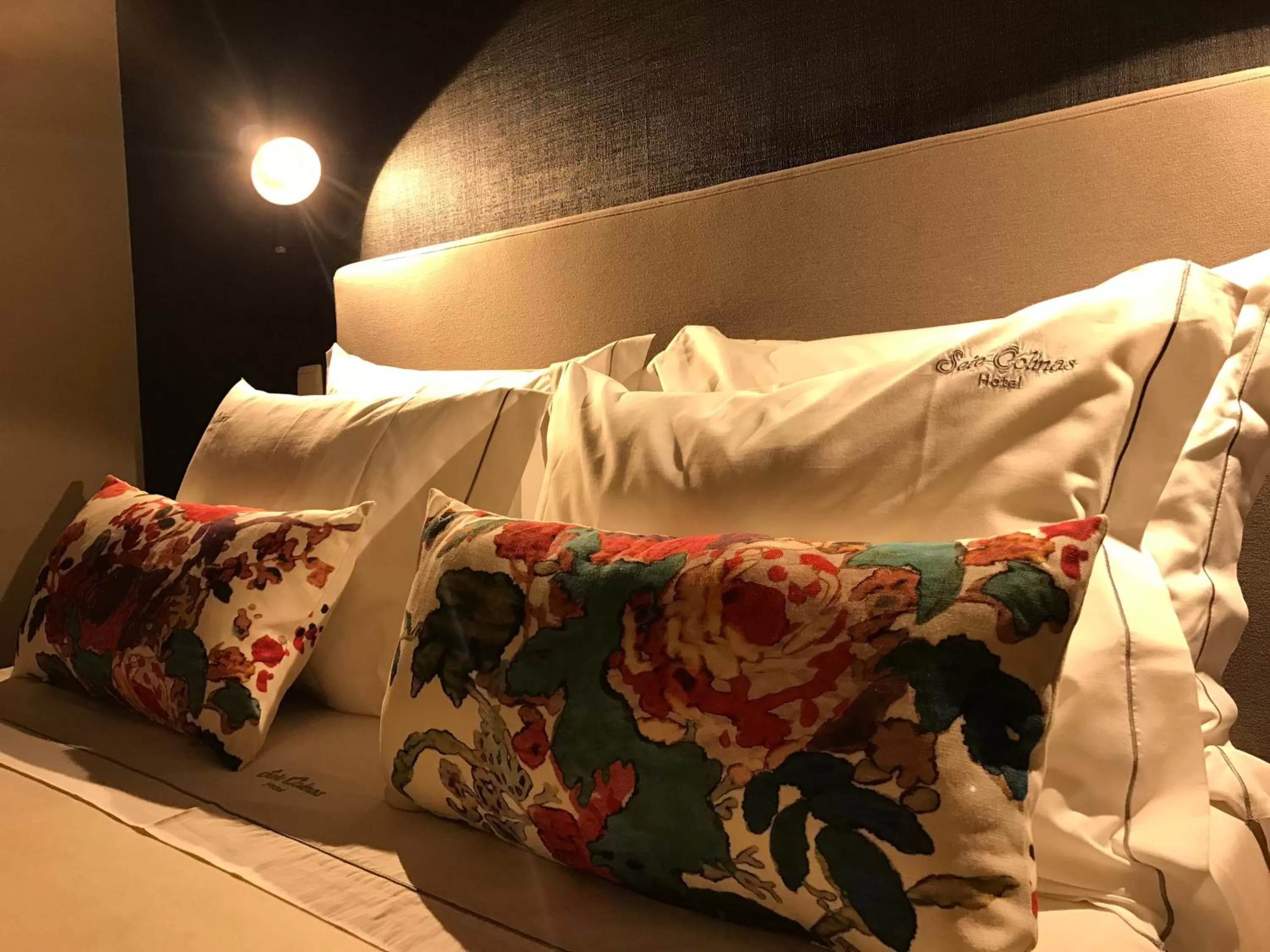 Decorative detail, Bed in Hotel Sete Colinas